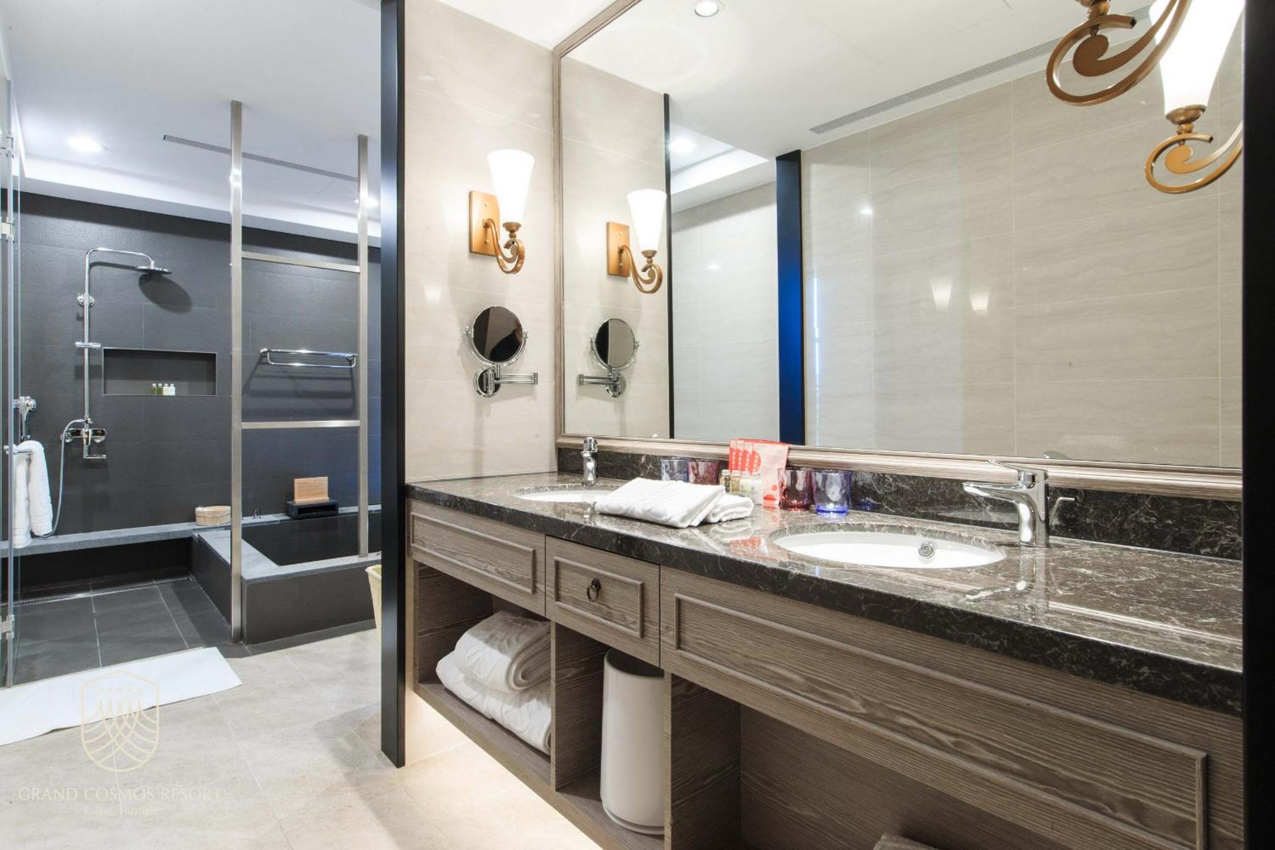 Mansion House Deluxe Suite photo 2