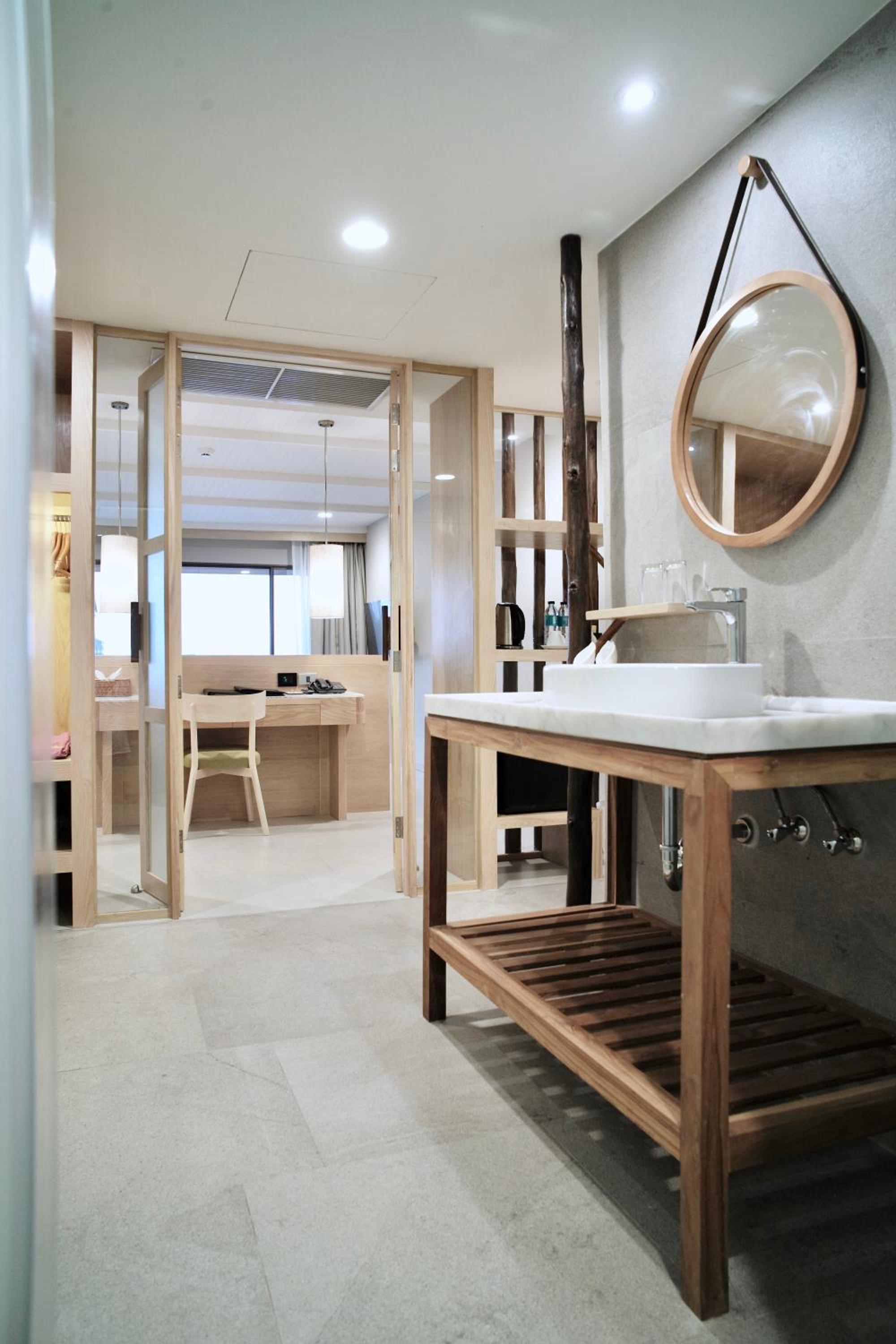 Honeymoon Suite - Photo 7