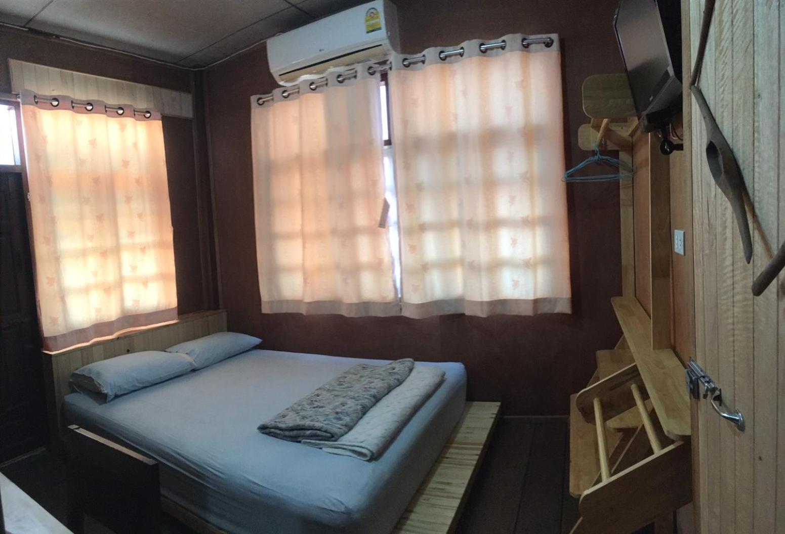Budget Double Room - Photo 5