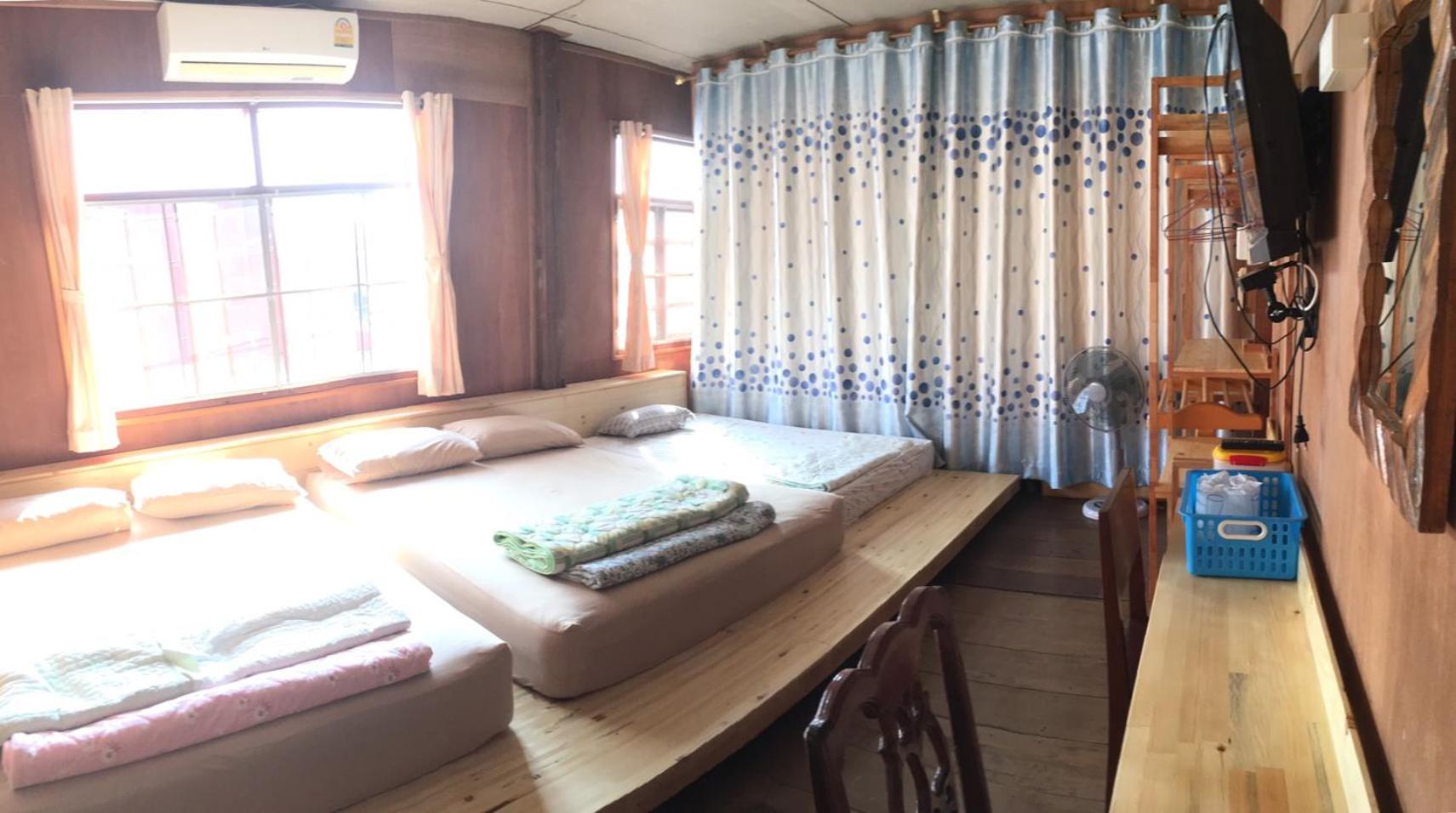 Standard Family Room - Photo 4