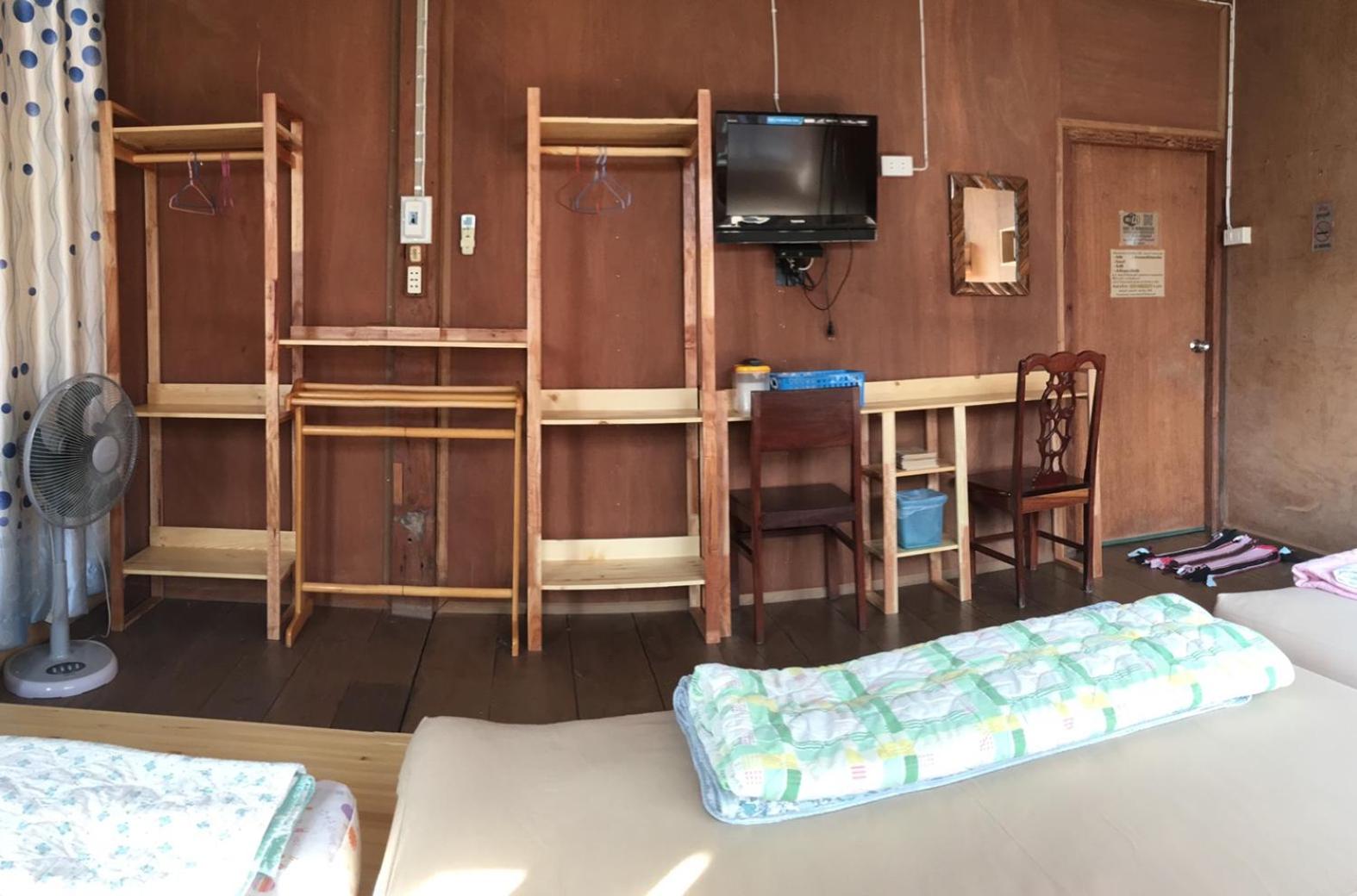 Standard Family Room - Photo 3