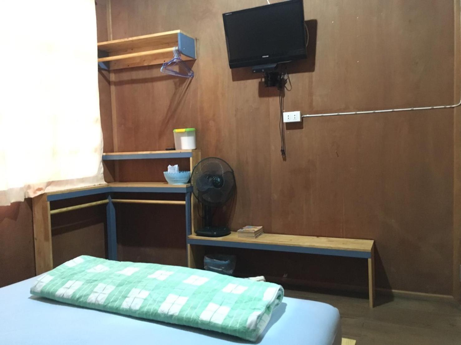 Budget Double Room - Photo 8