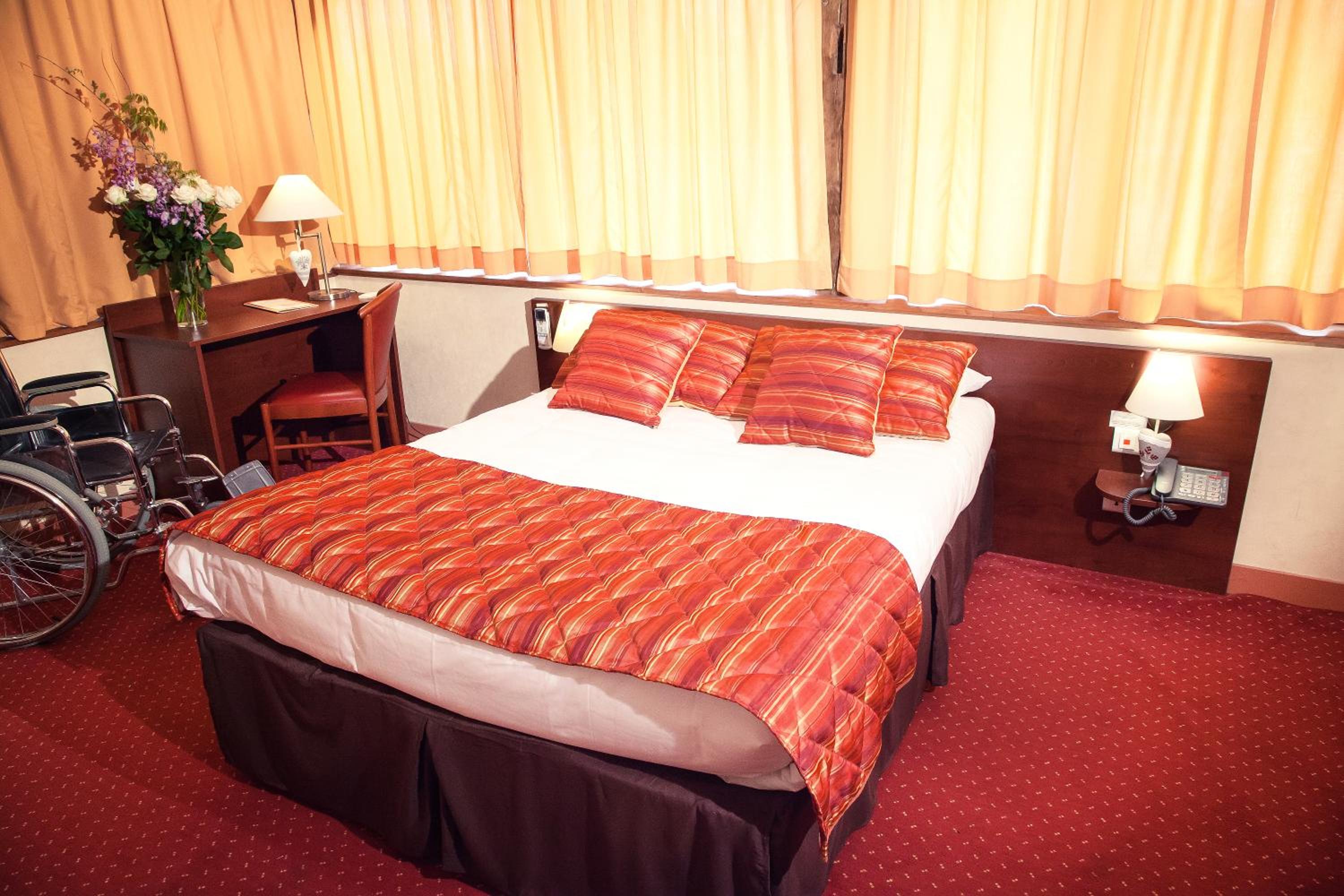 Double Room - Disability Access photo 3