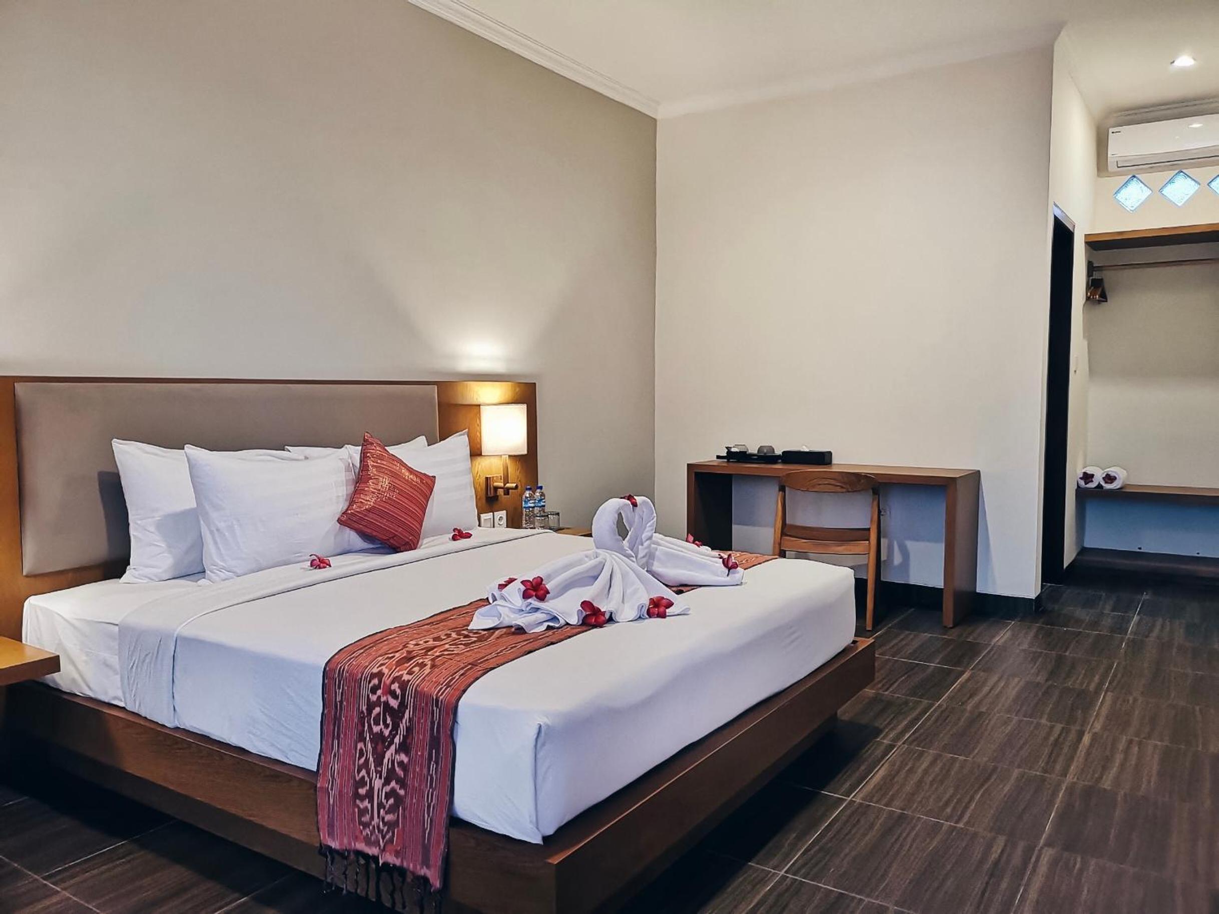 Deluxe King Room - Photo 14