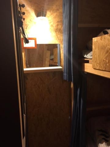 Small Twin Room - Photo 4