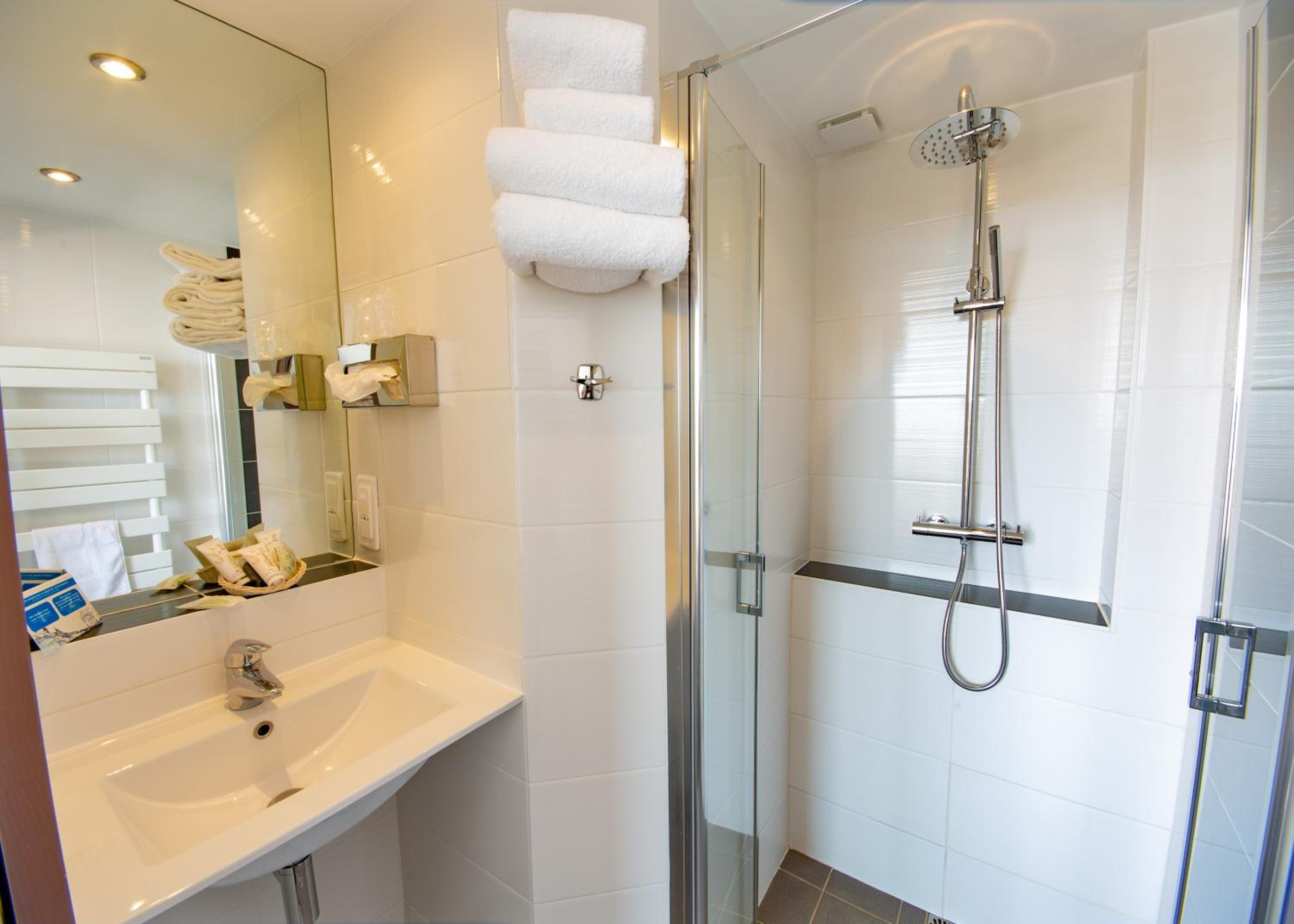 Comfort Double Room with Terrace and Lateral Sea View - Photo 9