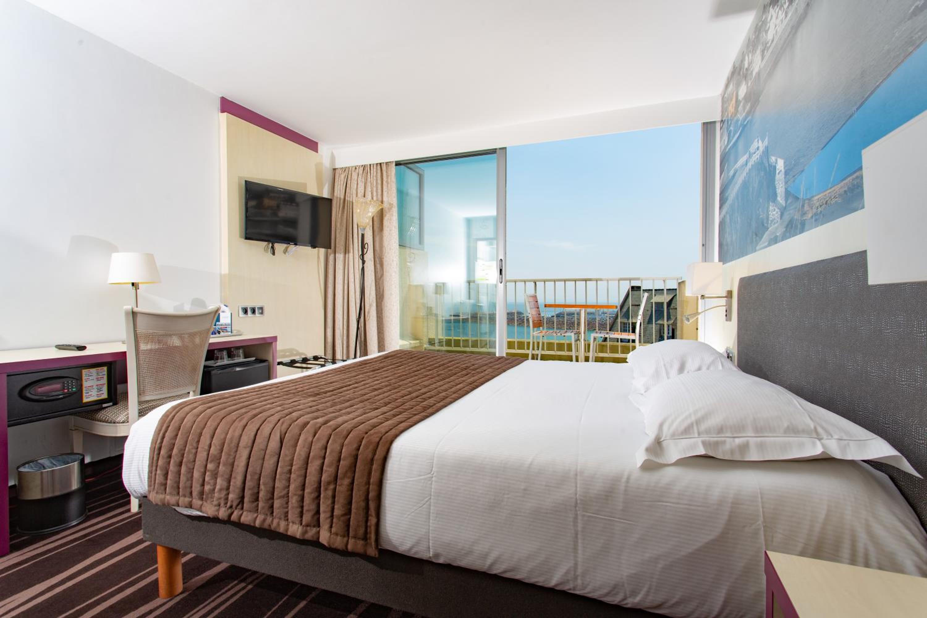 Comfort Double Room with Terrace and Lateral Sea View - Photo 1
