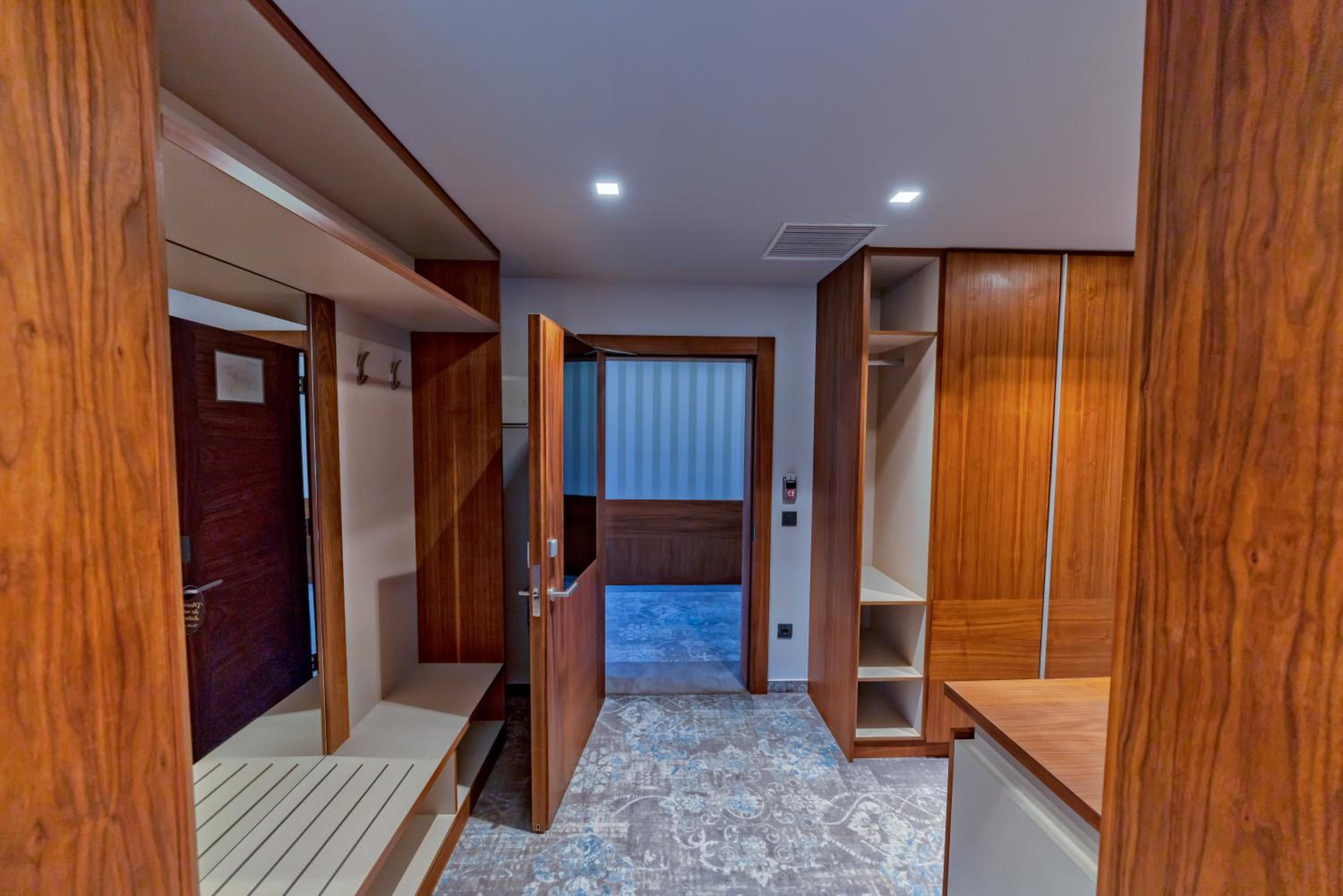 Superior King Room photo 2