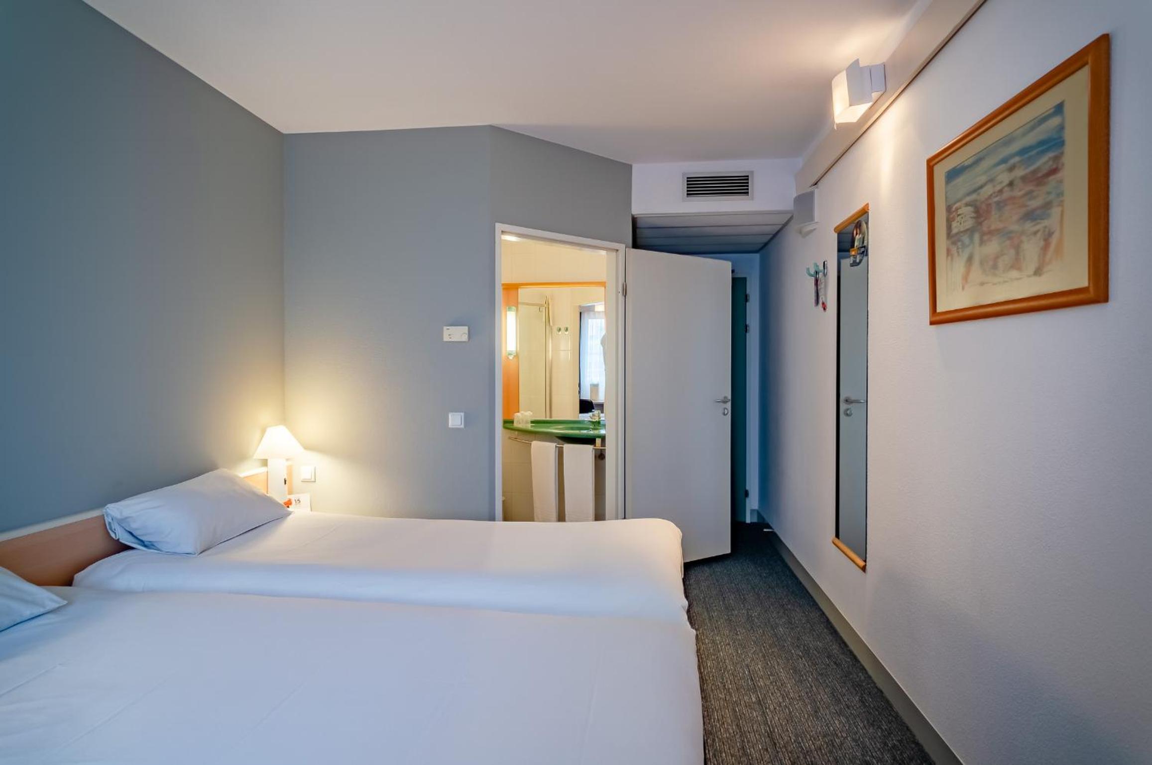 Twin Room - Photo 4