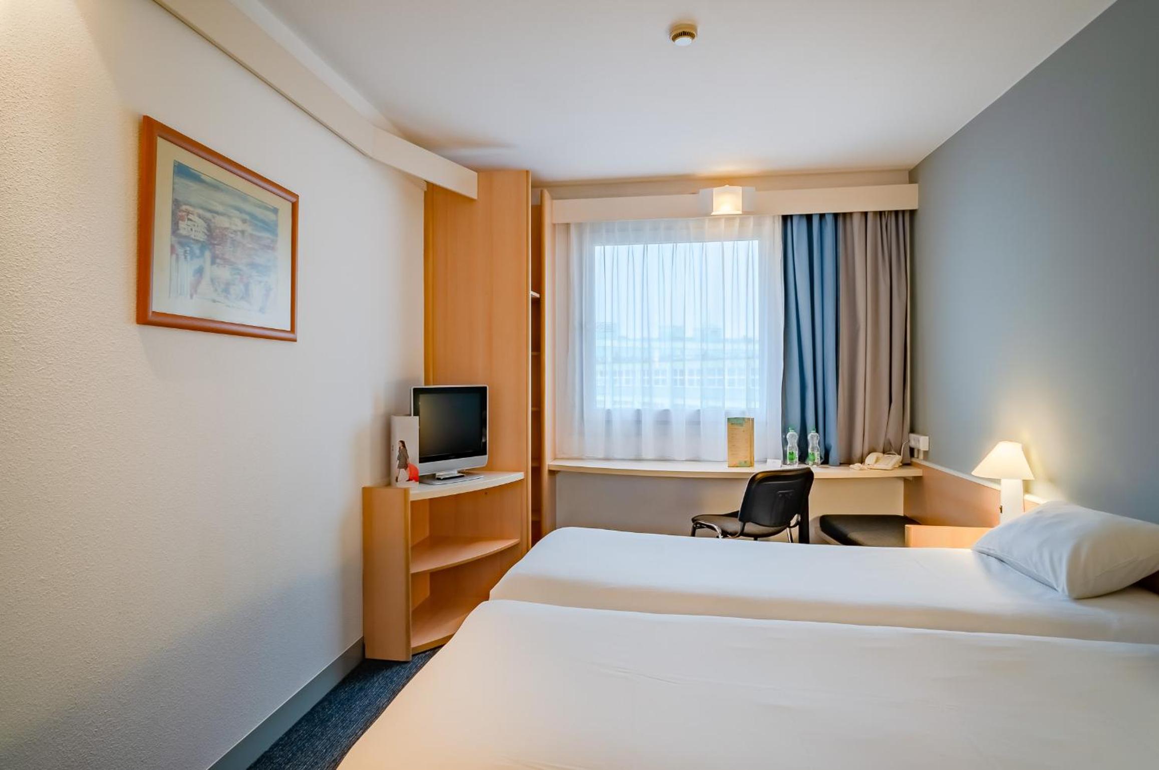 Twin Room - Photo 5