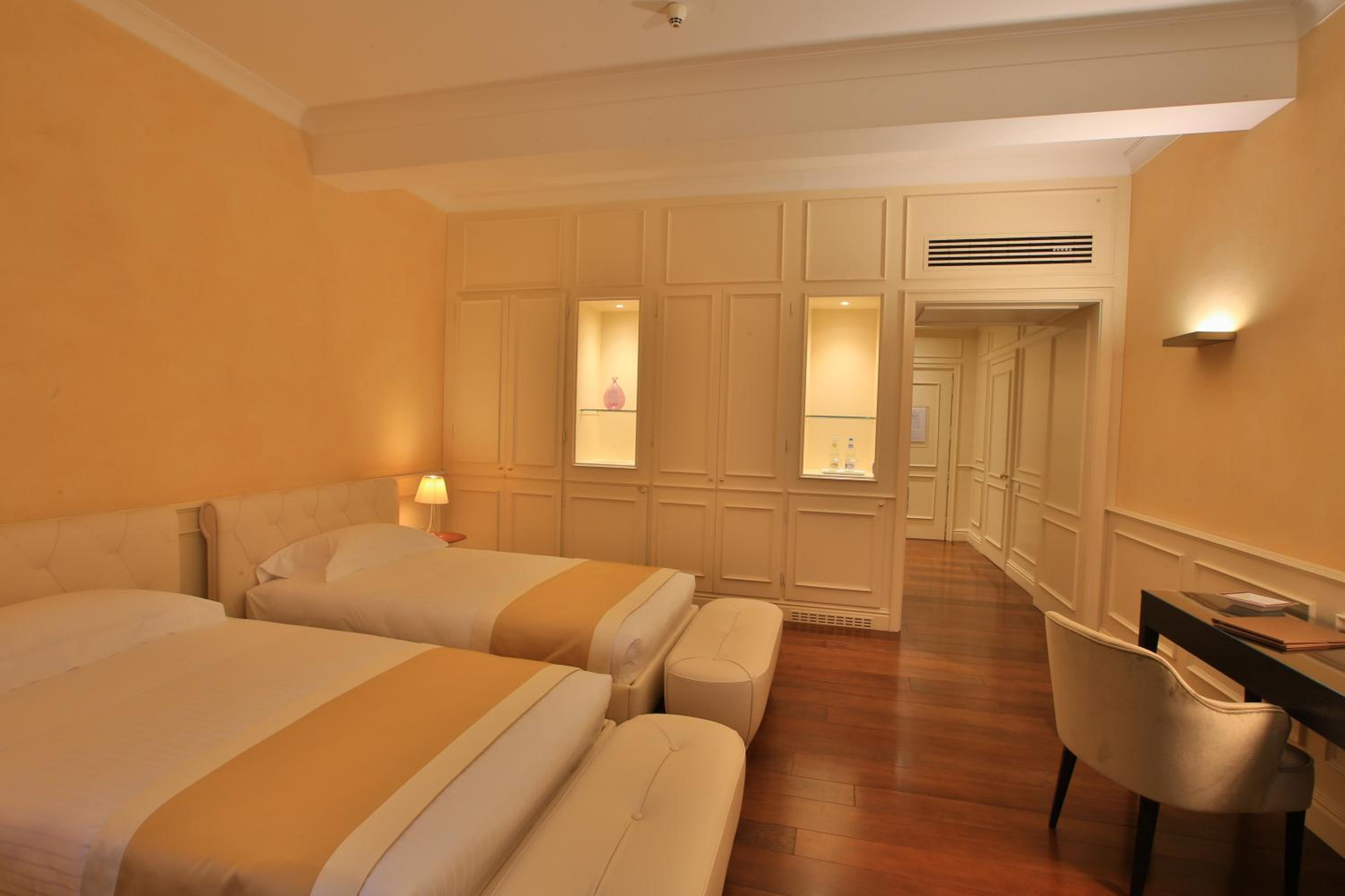 Deluxe Twin Room photo 2