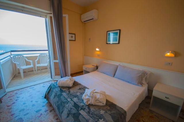 Double Room with Sea View - Photo 5