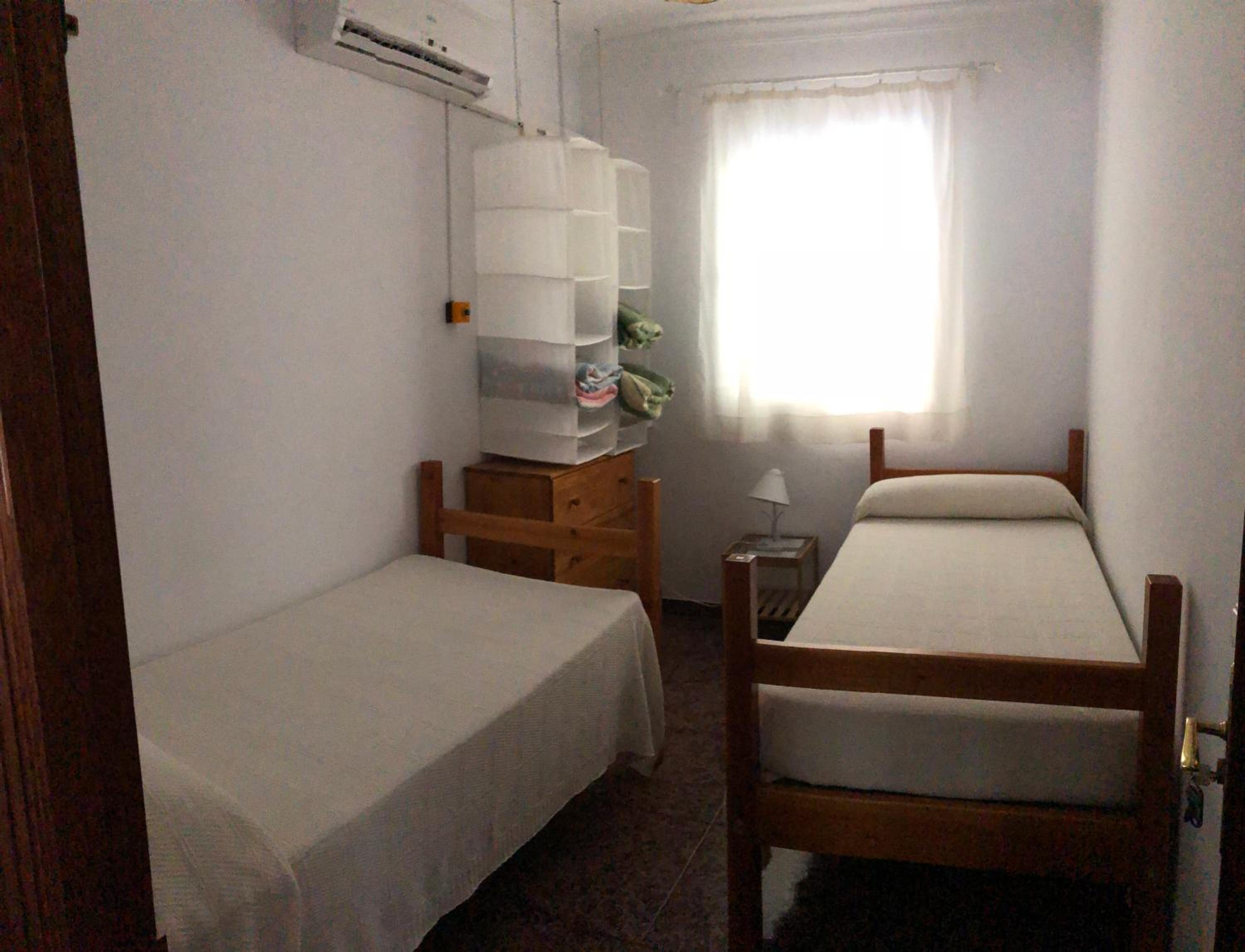 Standard Twin Room with Shared Bathroom photo 3