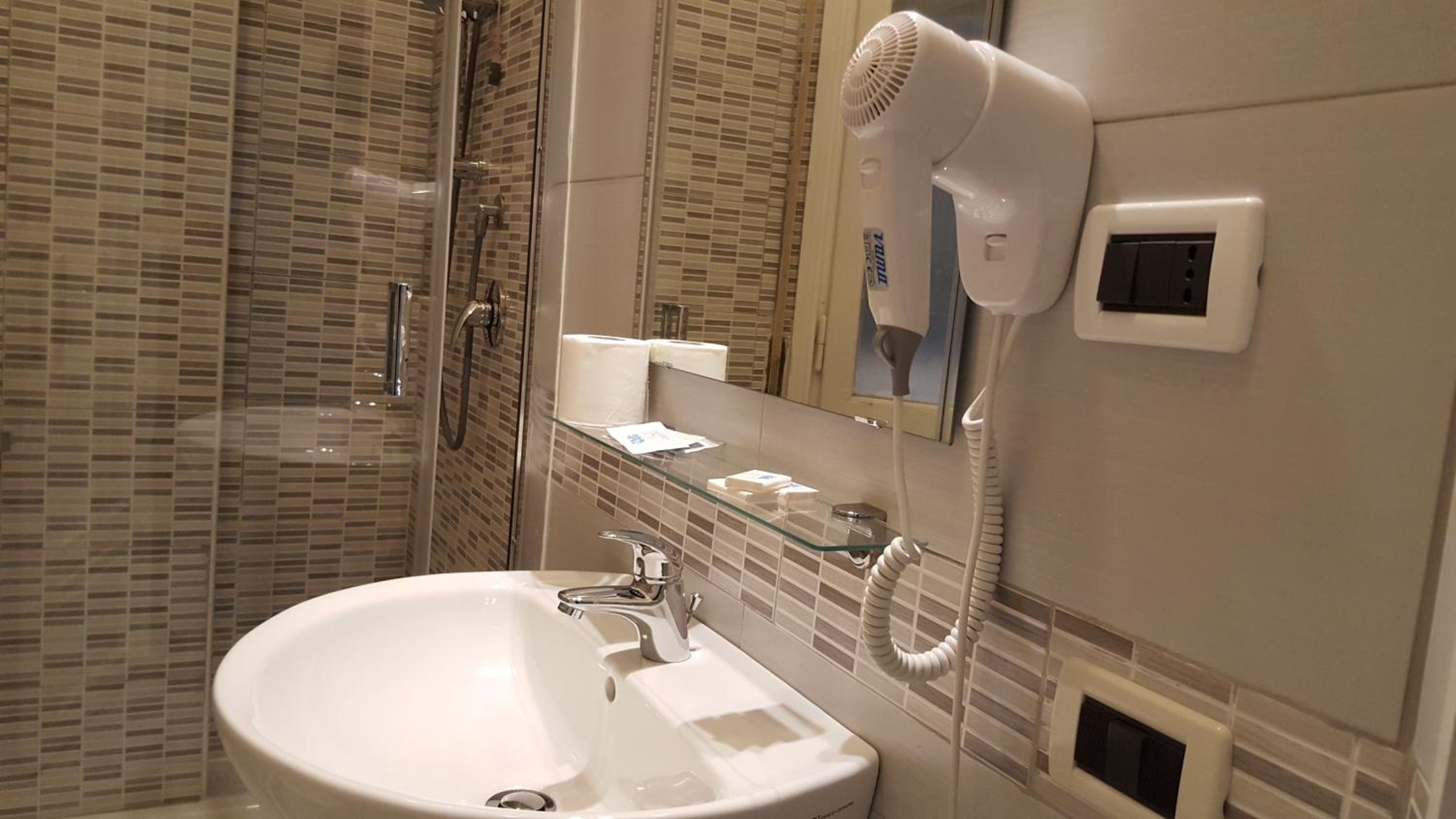 Standard Double Room with Shared Bathroom photo 2