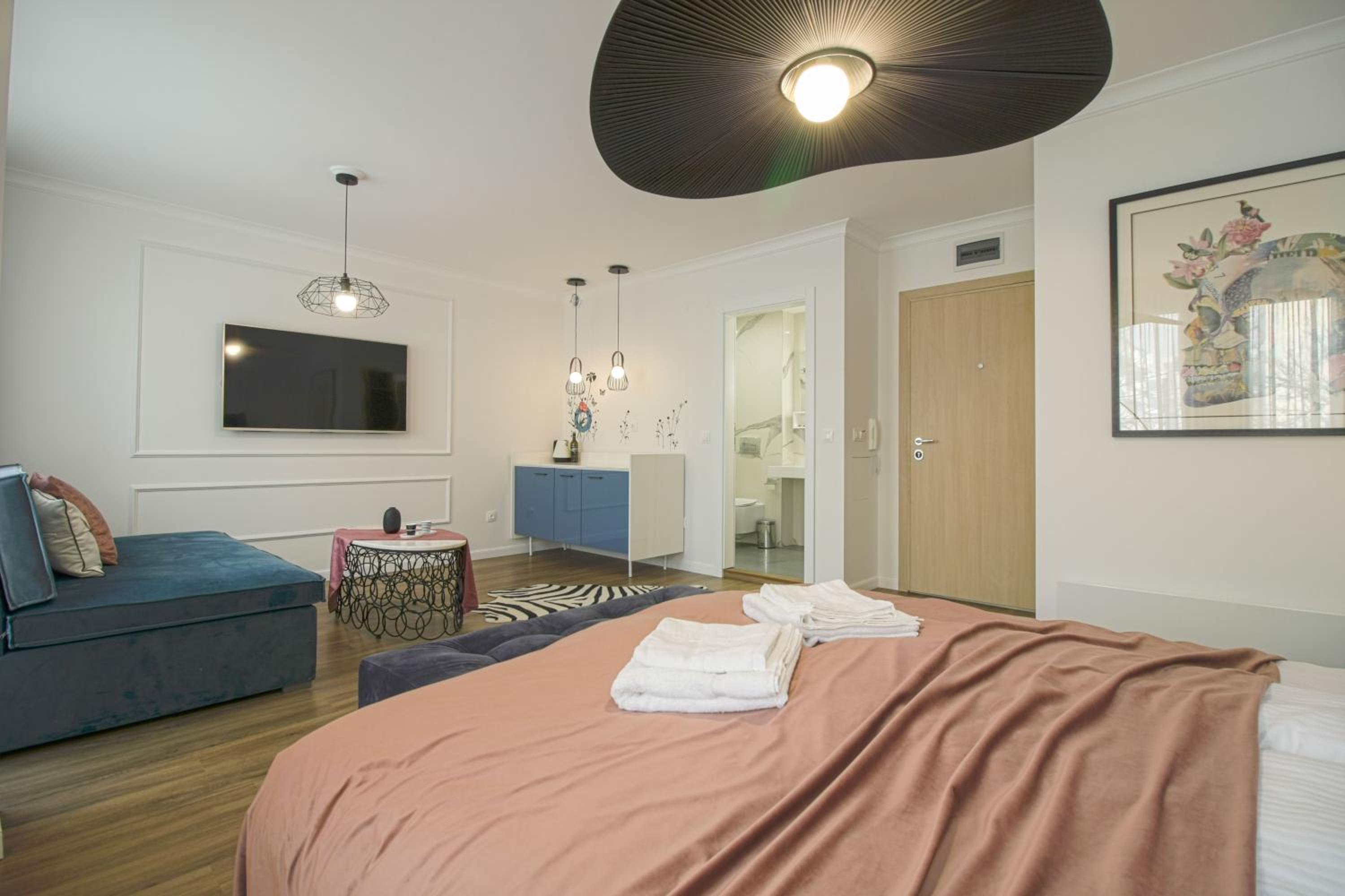 Superior Suite - Photo 13