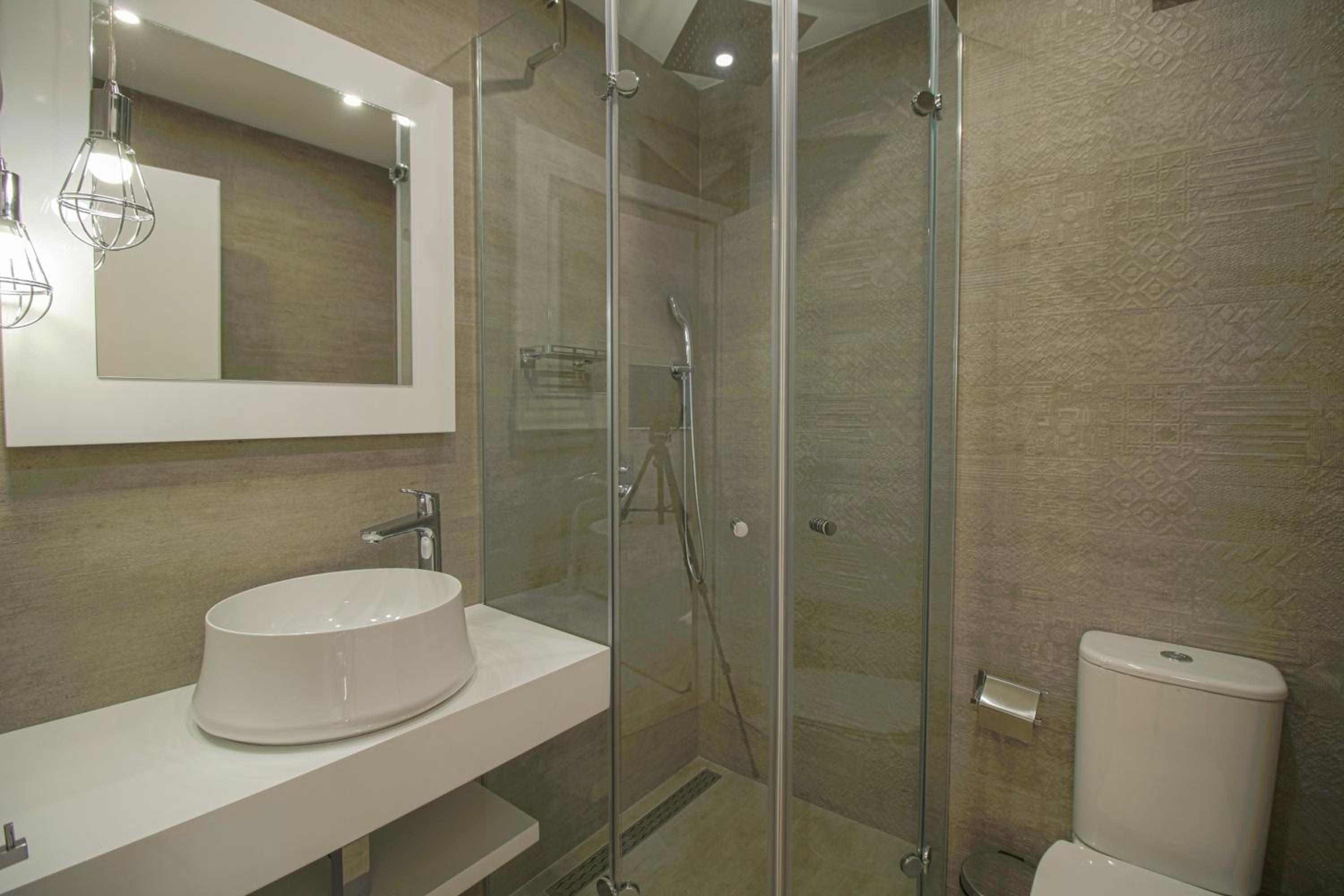 Superior Suite - Photo 15
