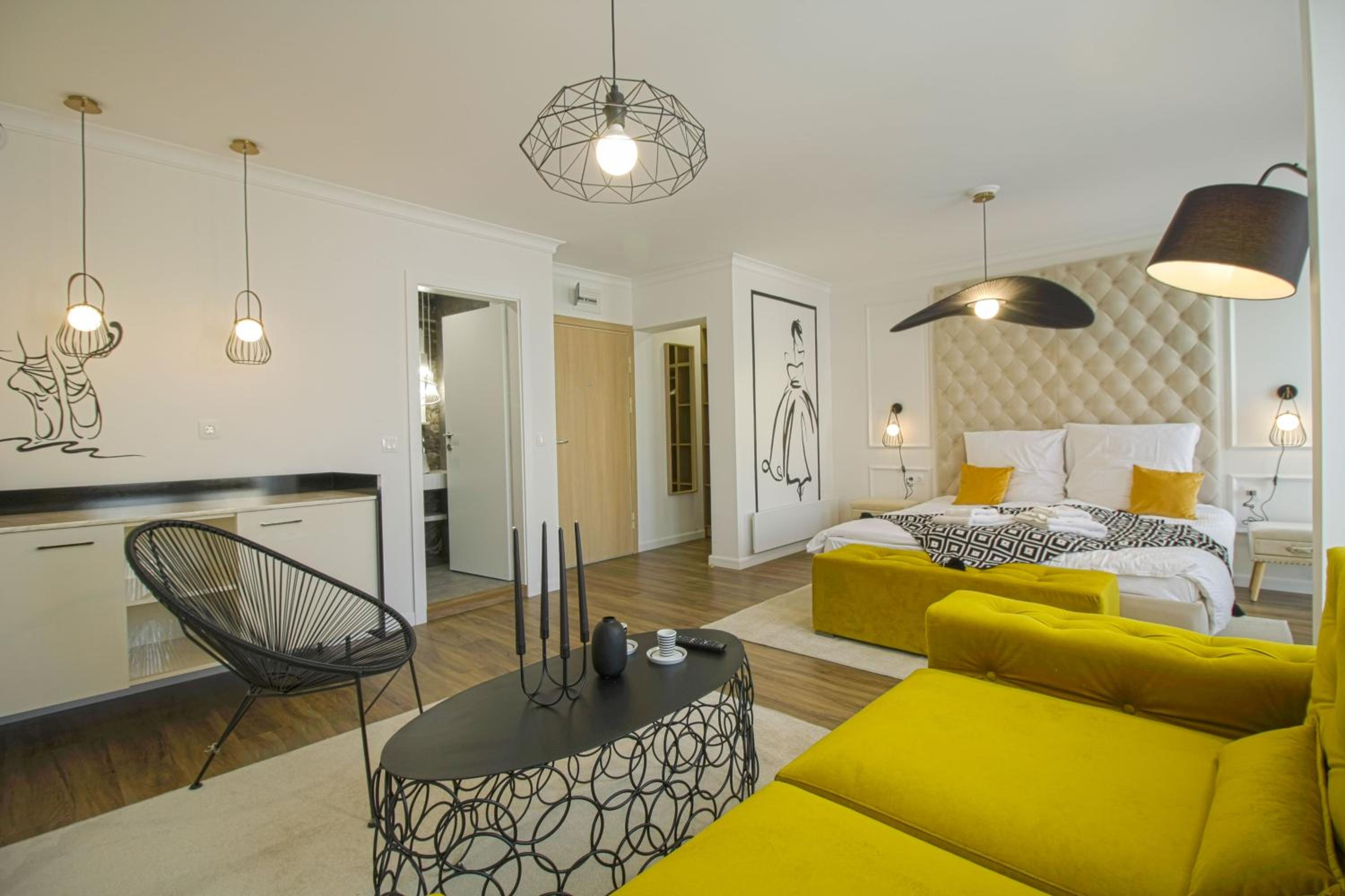Superior Suite - Photo 17