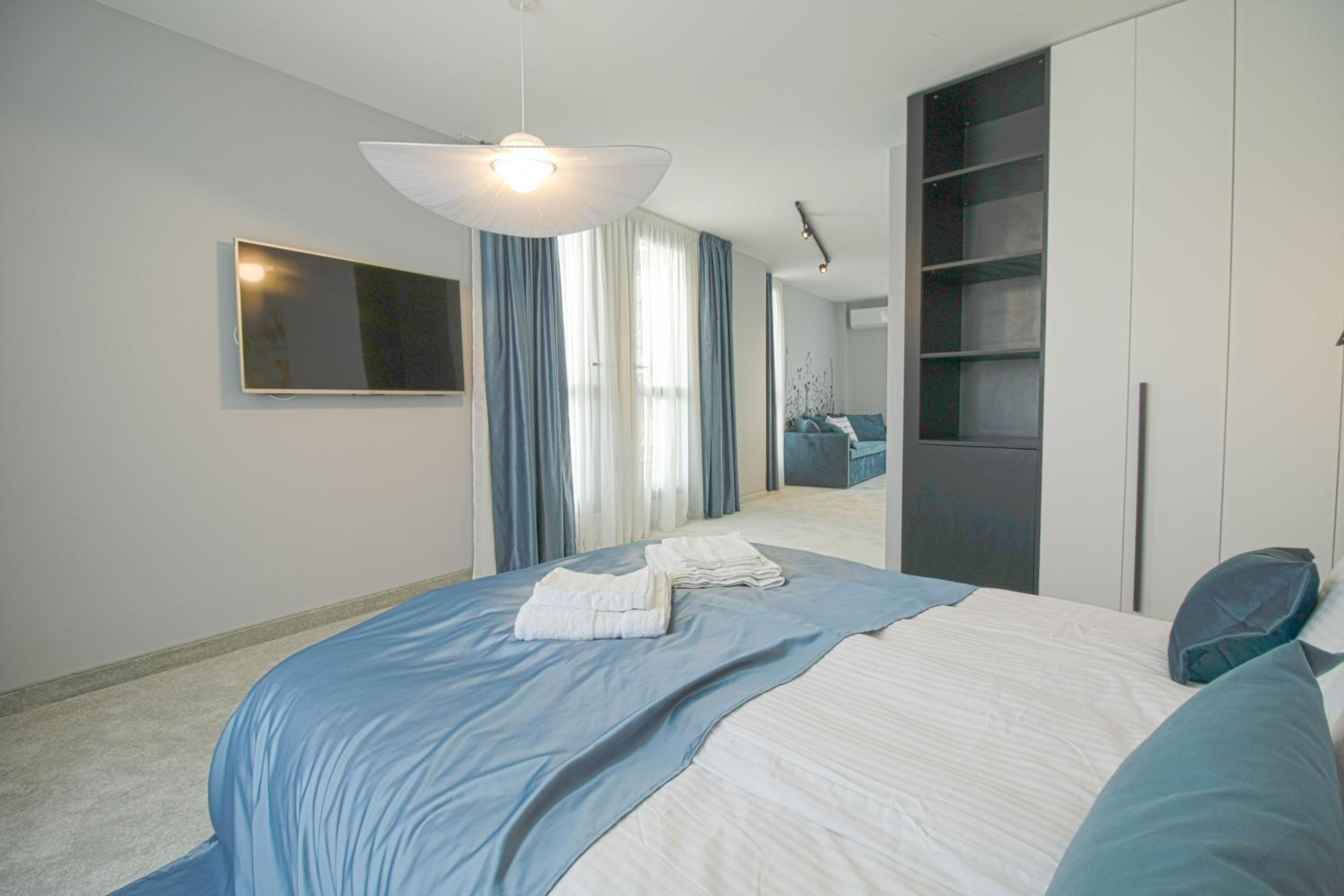 Superior Suite - Photo 20