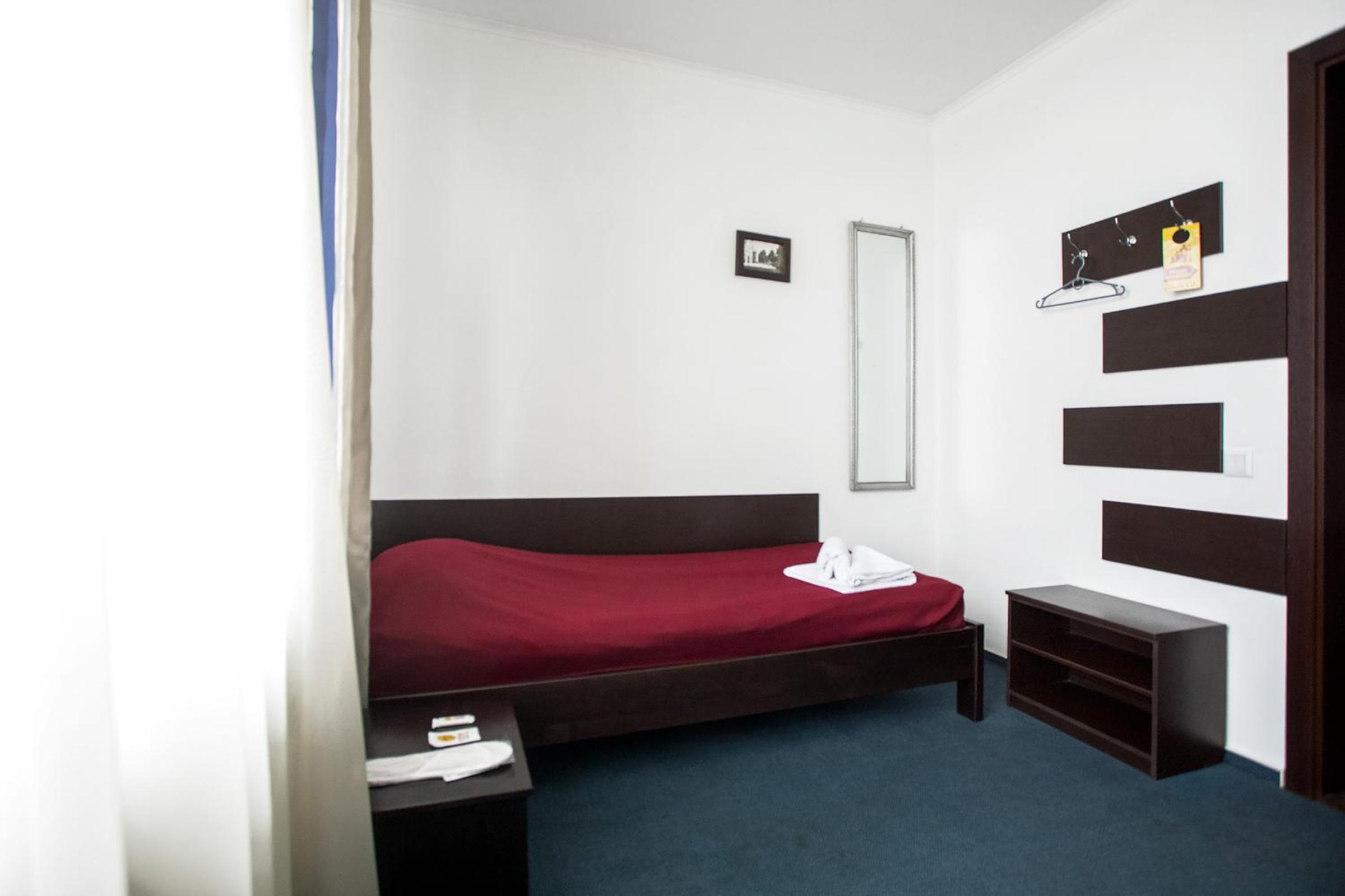 Single Bed In Dormitory Room photo 3