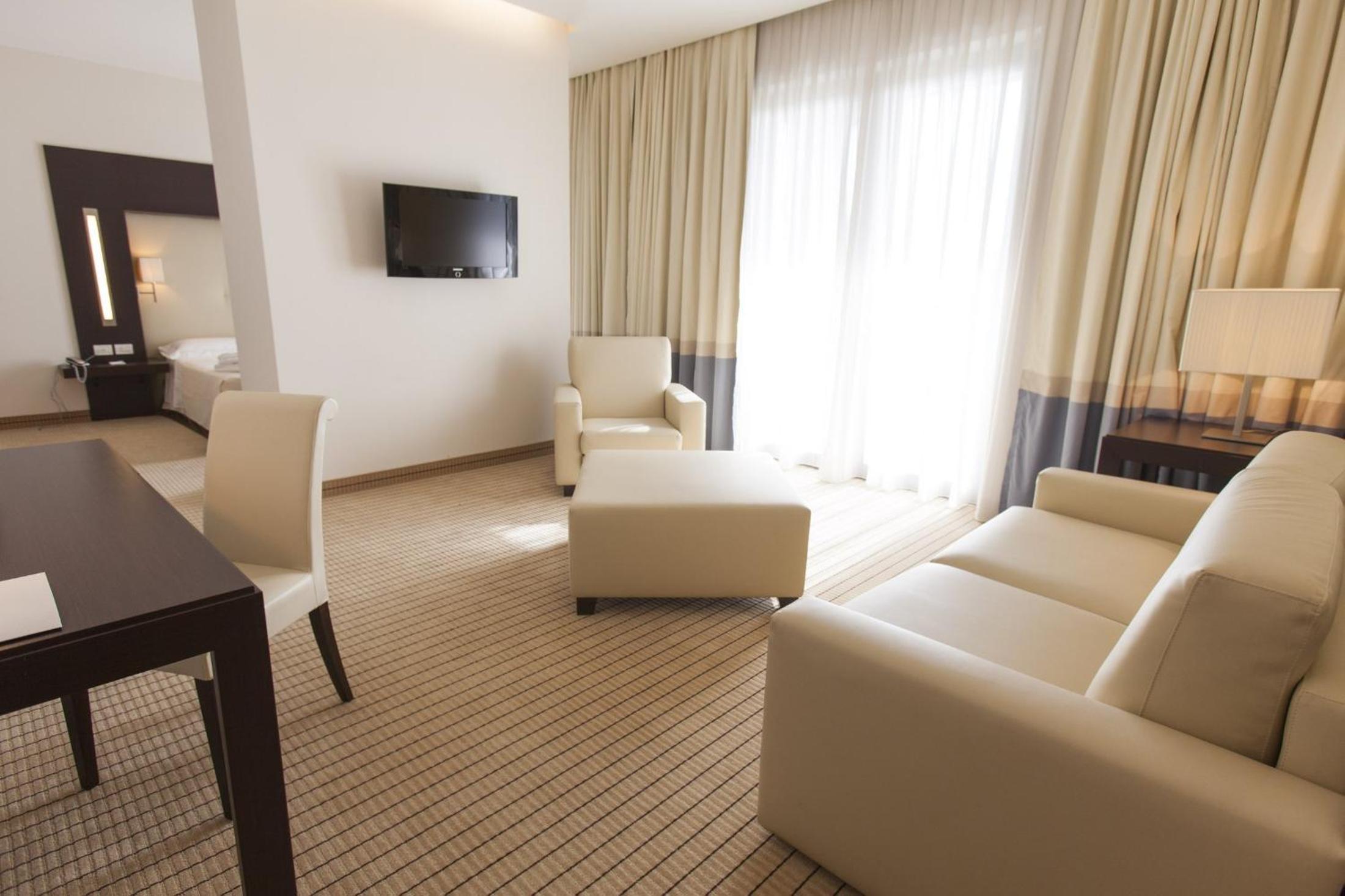 Suite - Photo 2