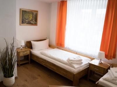 Single Room with Bathroom photo 2