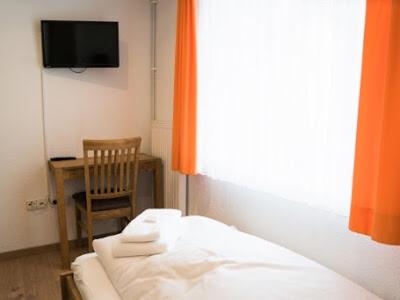 Single Room with Bathroom photo 3