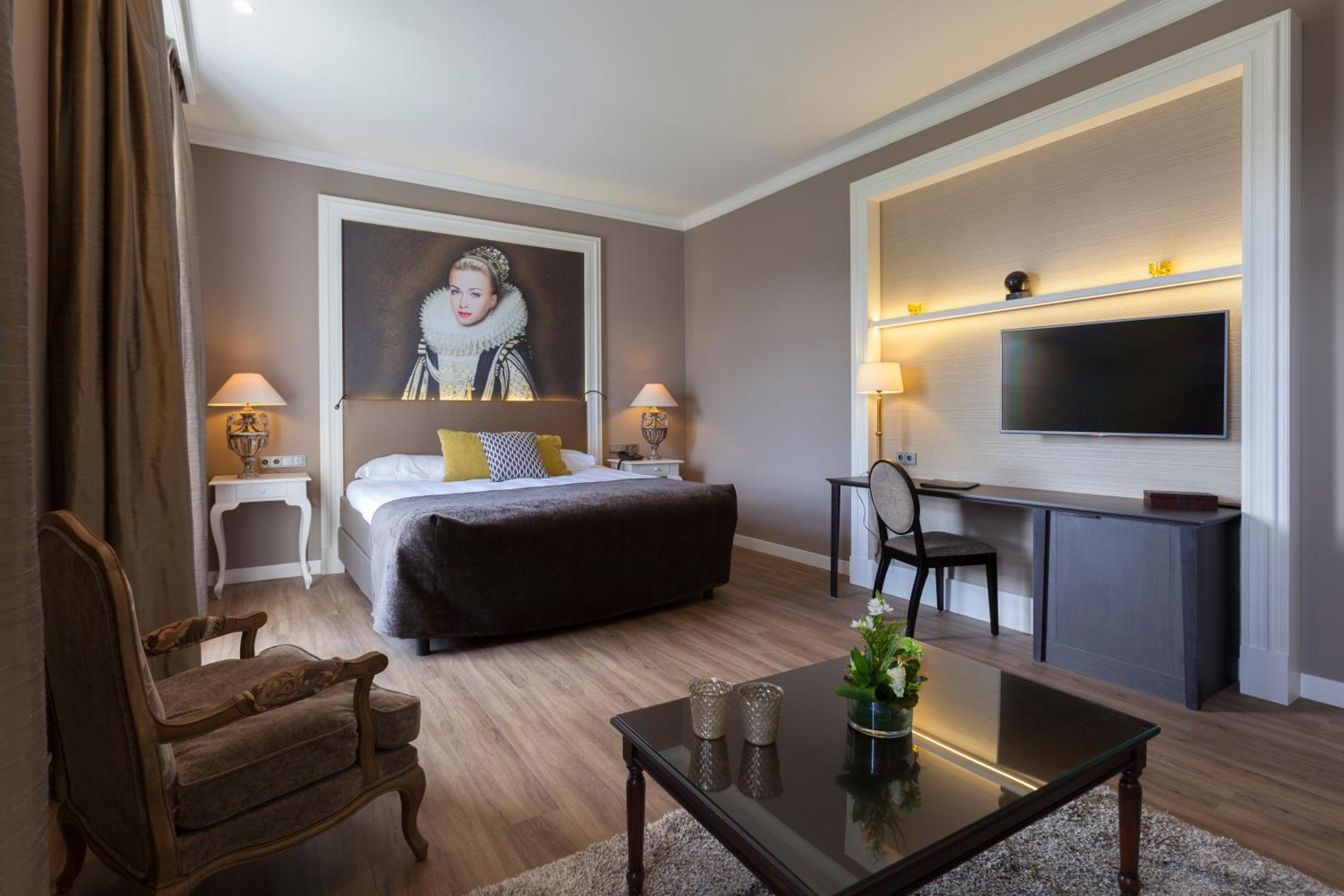 Luxurious Castle Room - Photo 1