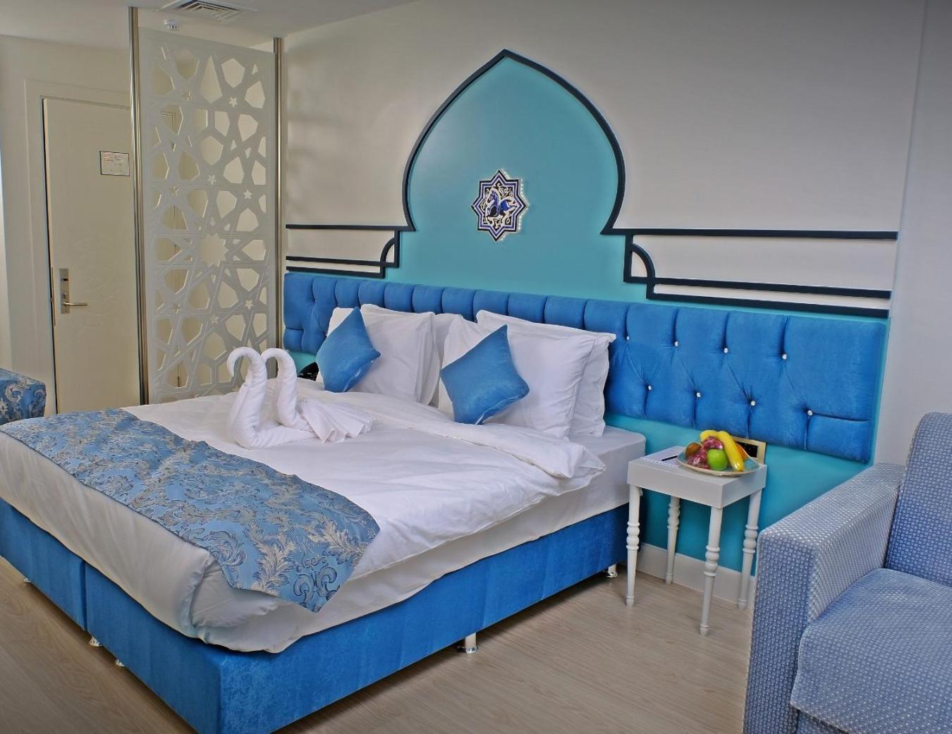 Family Room with Terrace photo 3