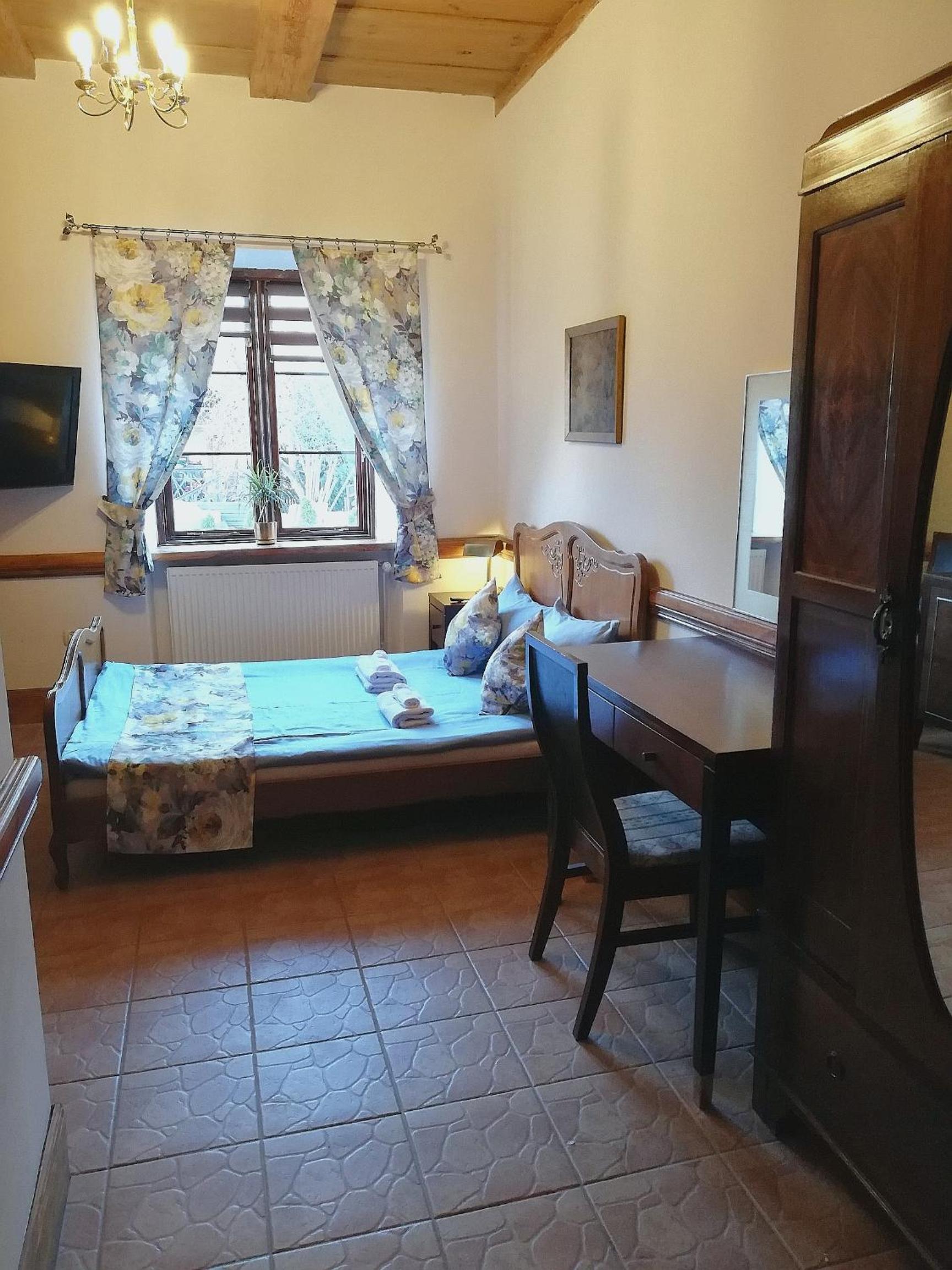 Double Room - Photo 5