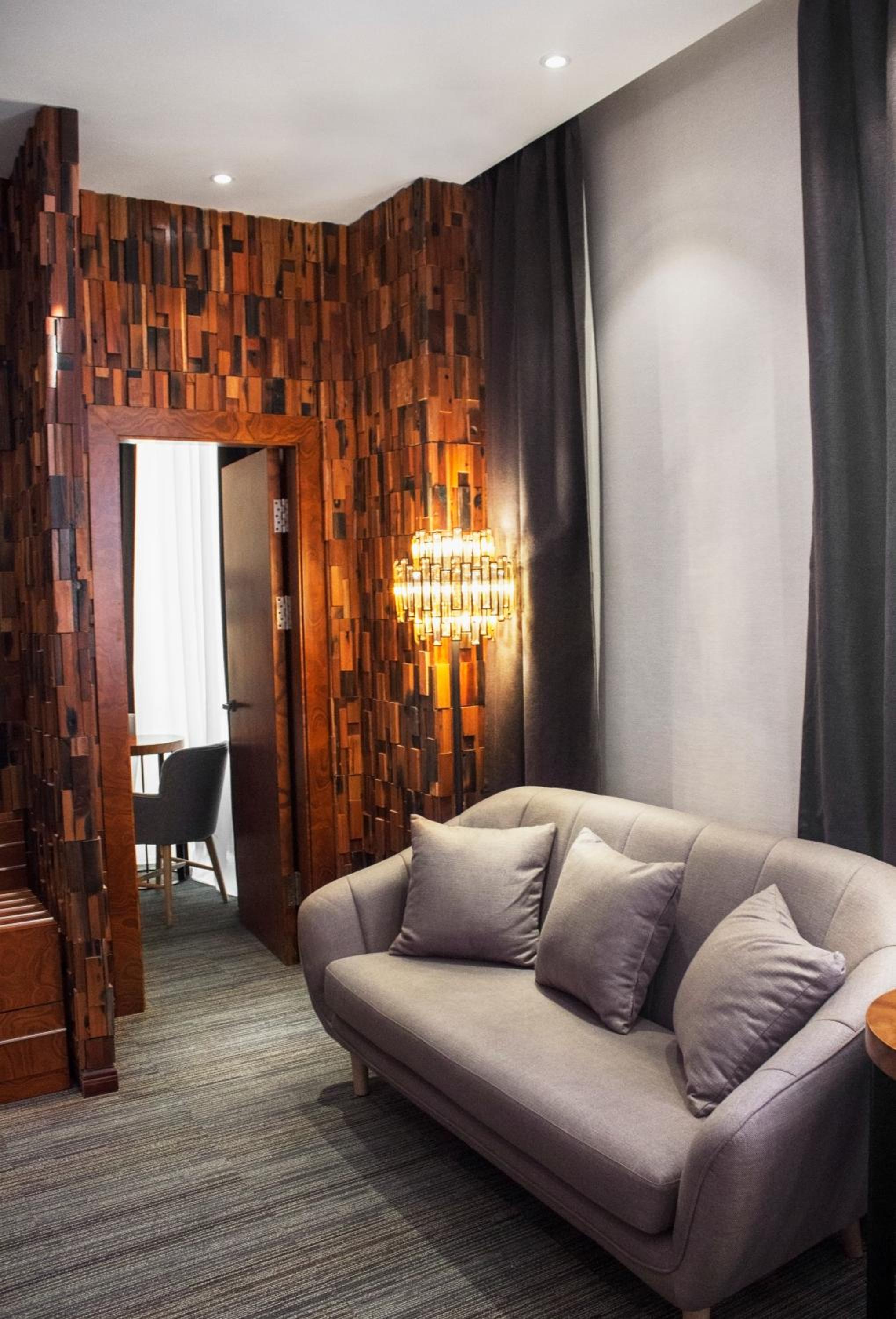 Superior King Suite photo 1