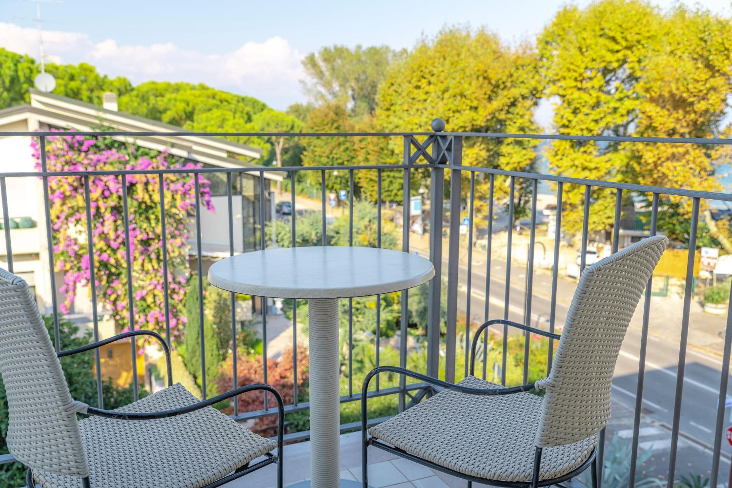 Standard Double Room with Balcony - Photo 5