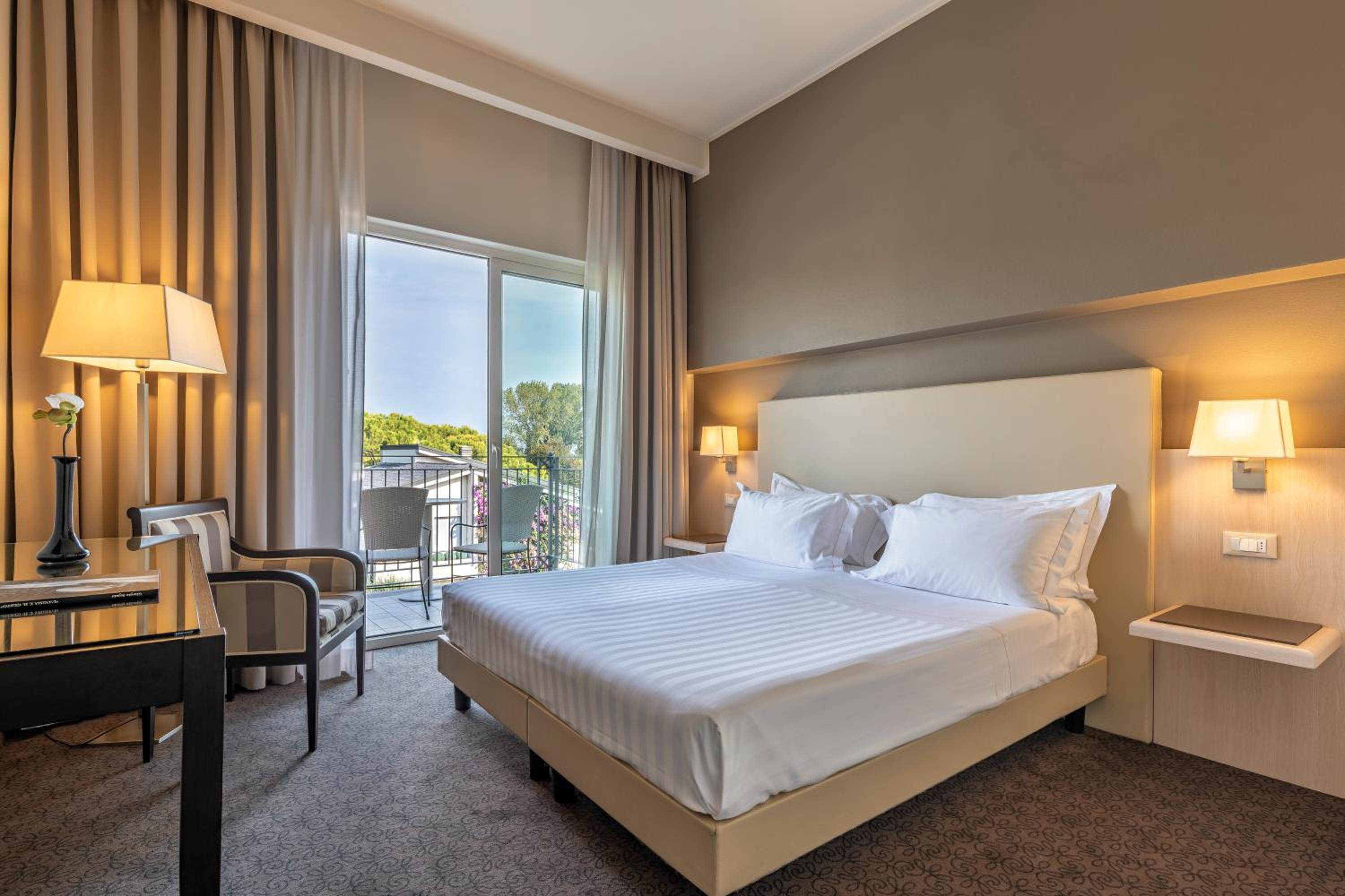 Standard Double Room with Balcony - Photo 1