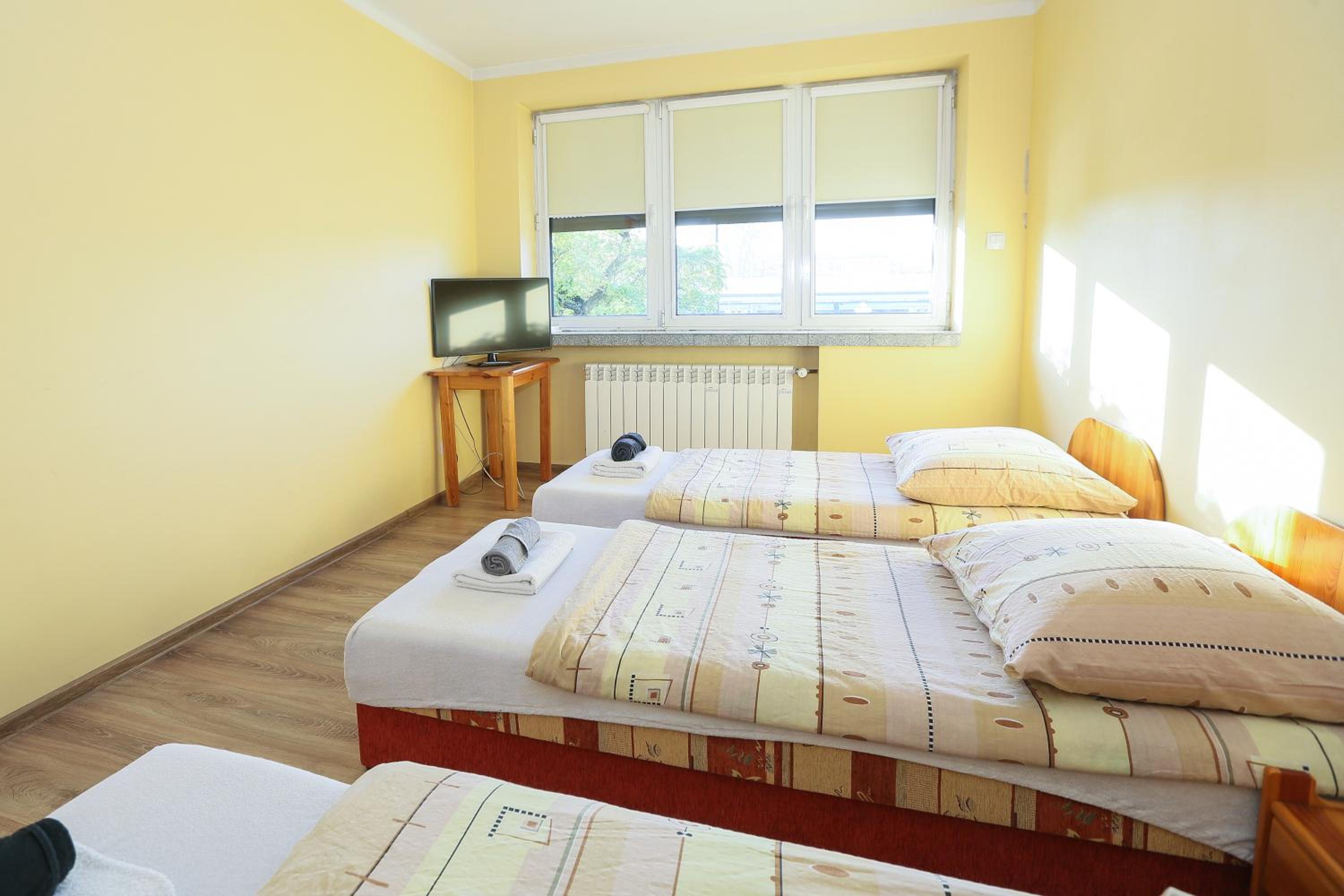 Comfort Triple Room with Shared Shower, Toilet and Shared Kitchen photo 2