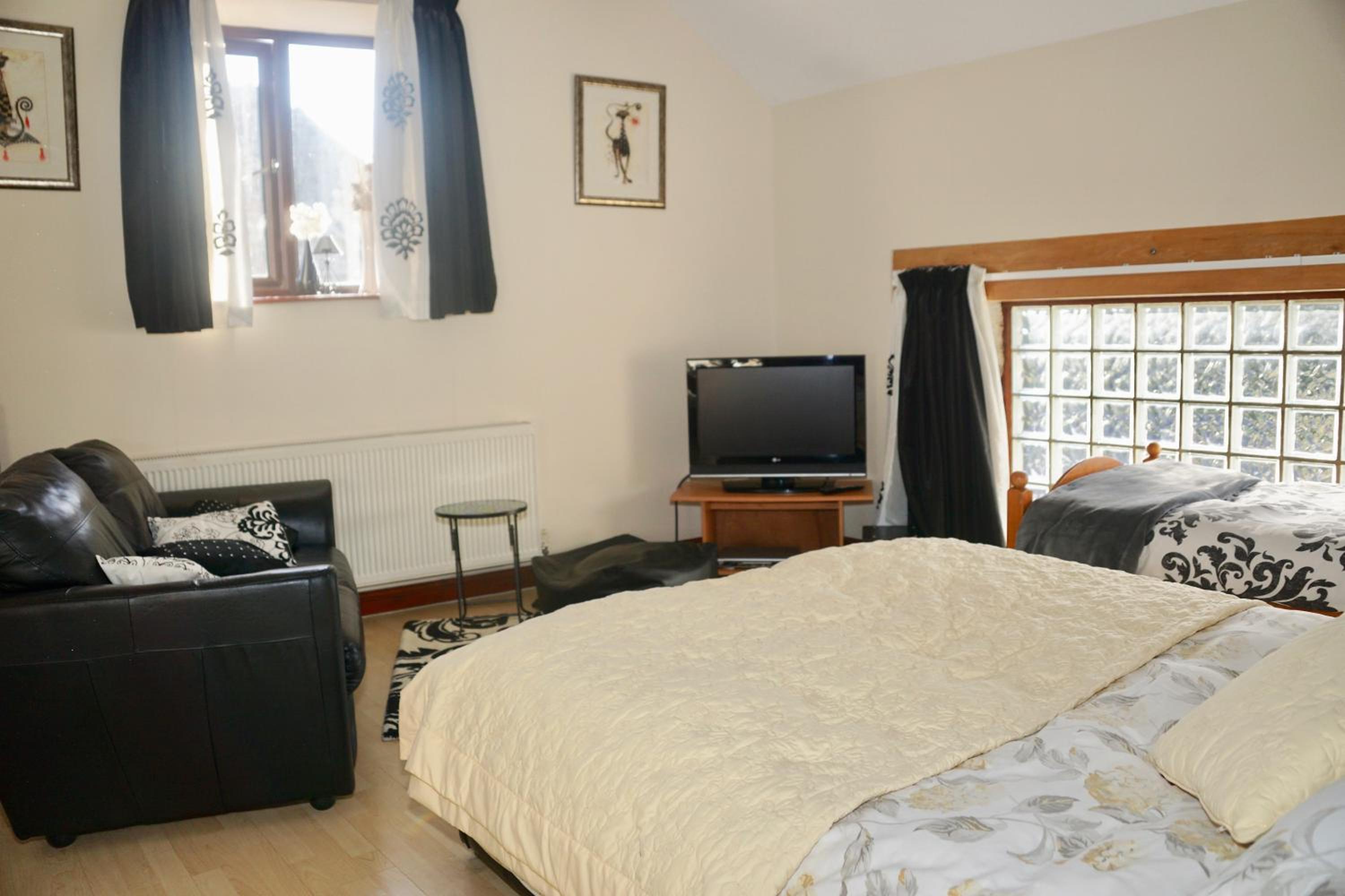 Superior Triple Room photo 3