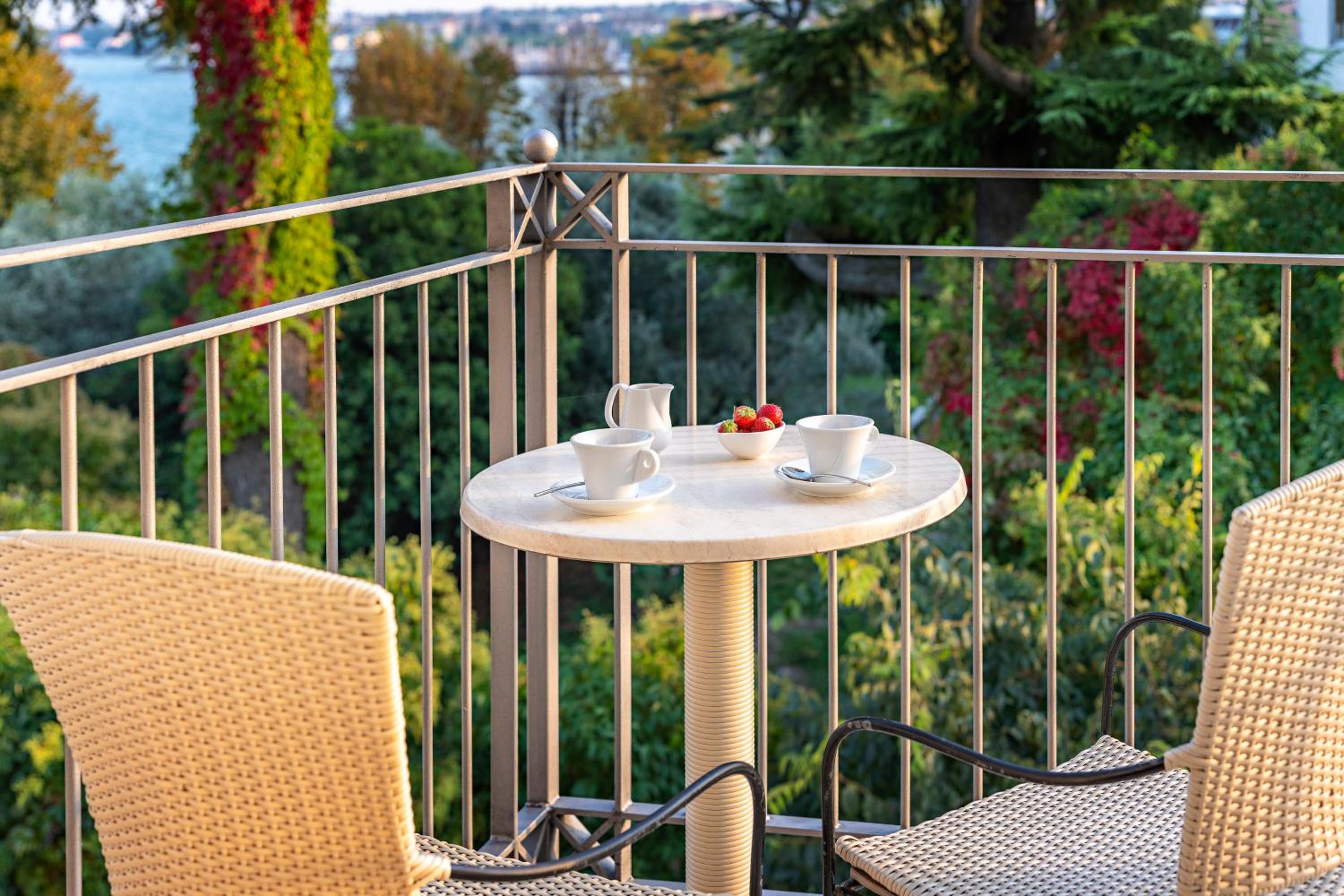 Superior Double Room with Balcony - Photo 2