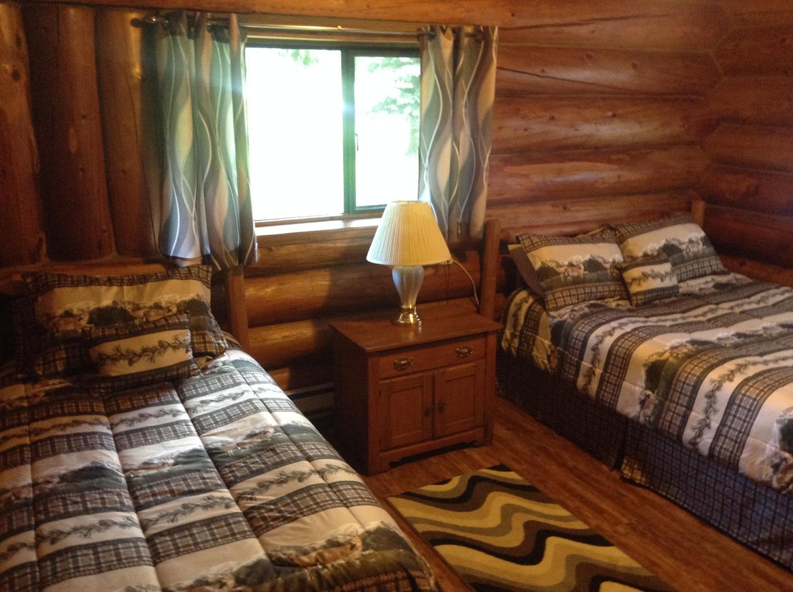 Deluxe Queen Room (1 queen, 1 twin) - Photo 2