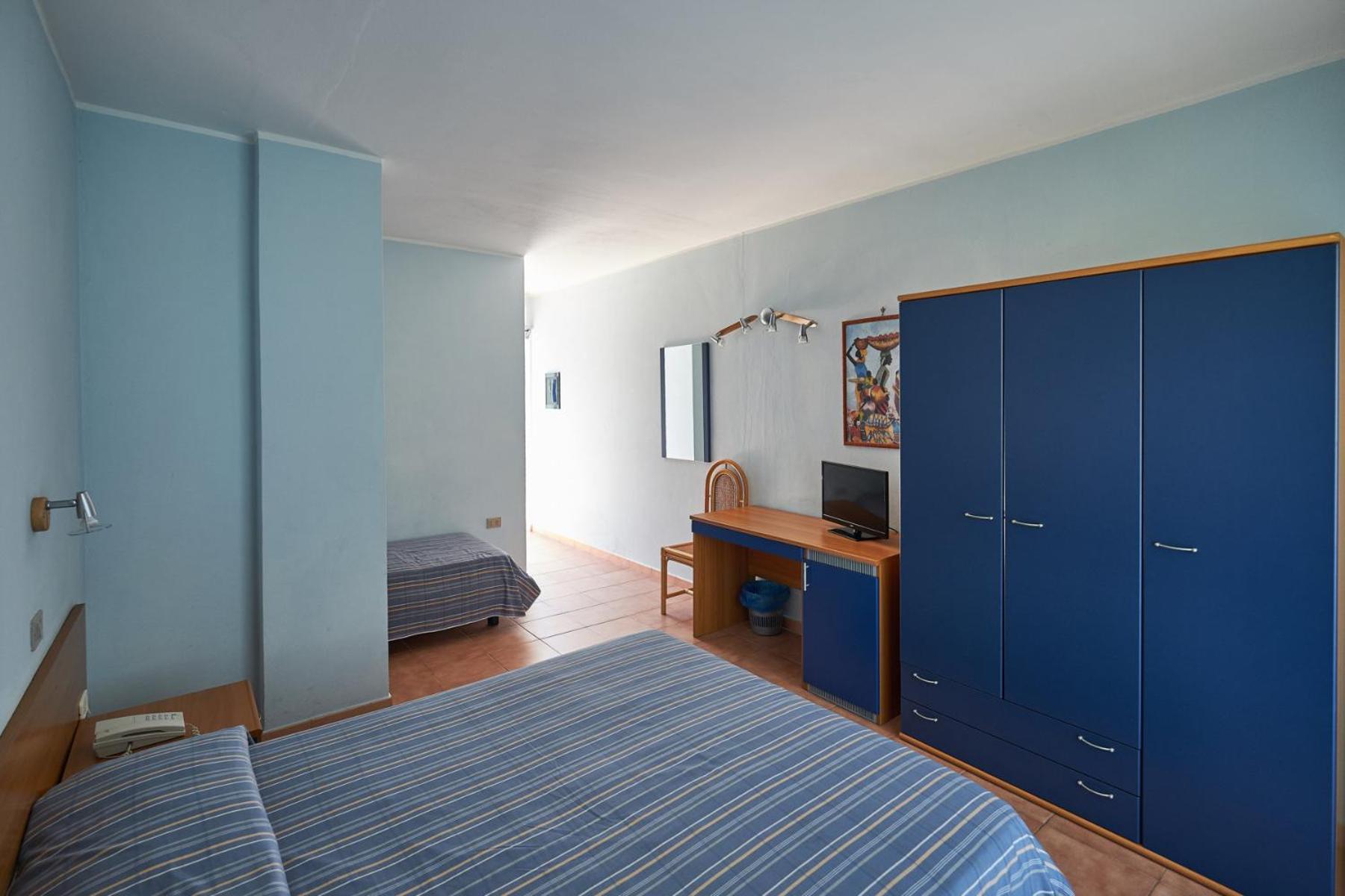 Double Room with Extra Bed photo 1