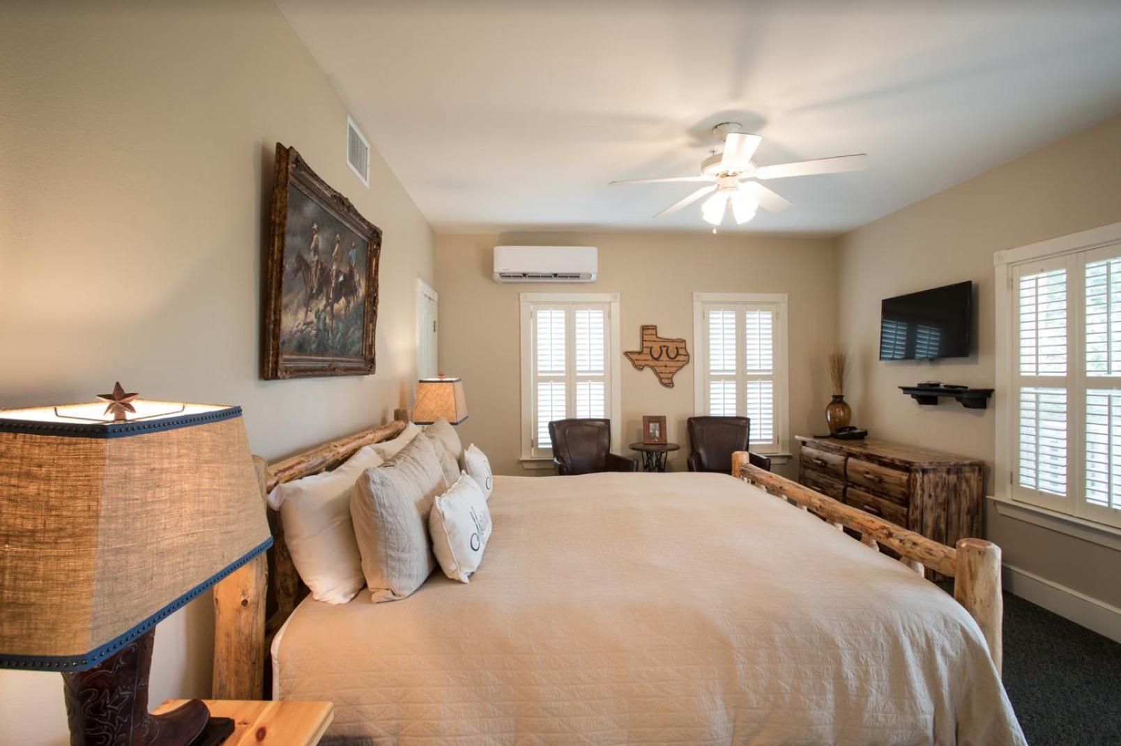 Standard King Room - Photo 3