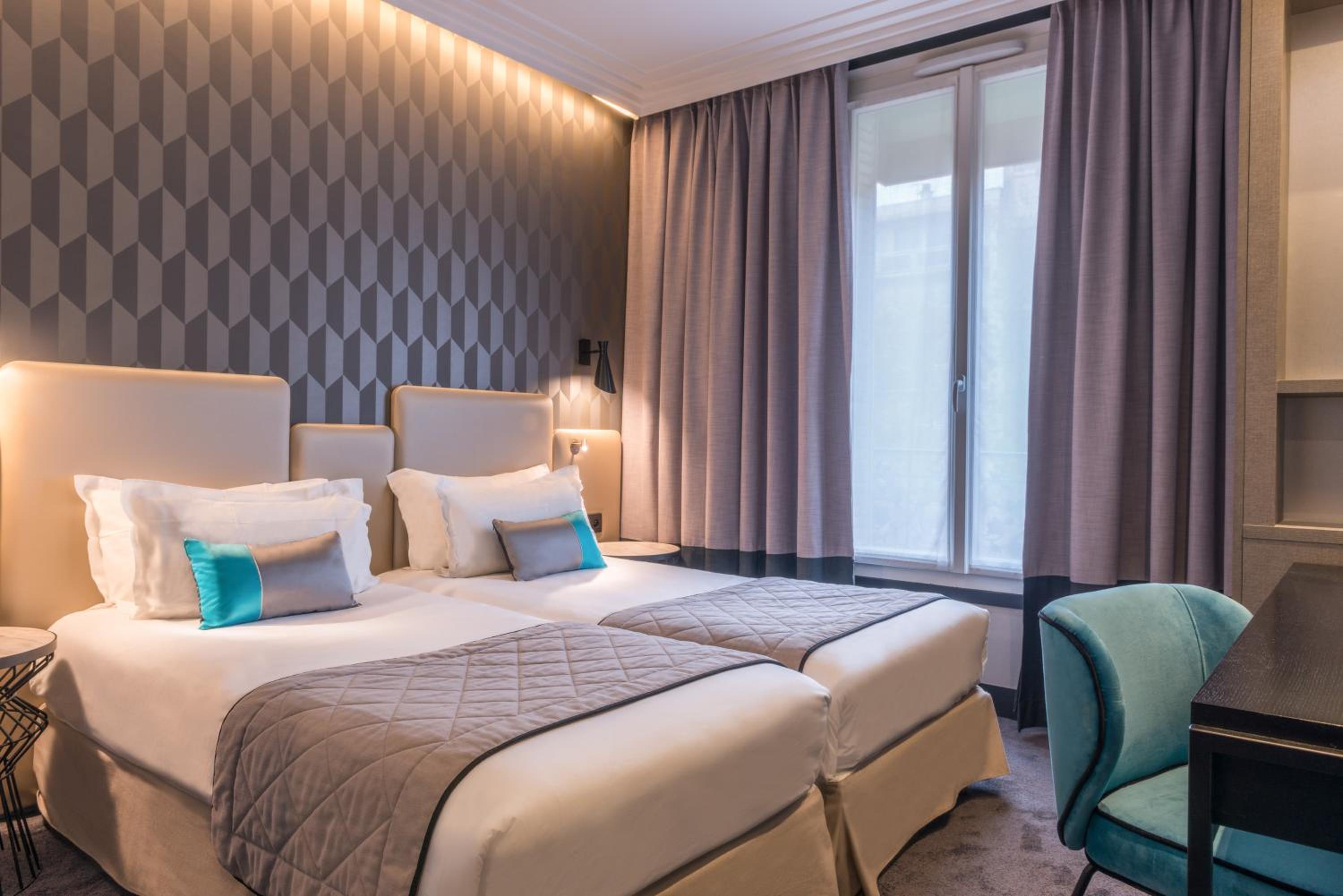Standard Twin Room - Photo 7