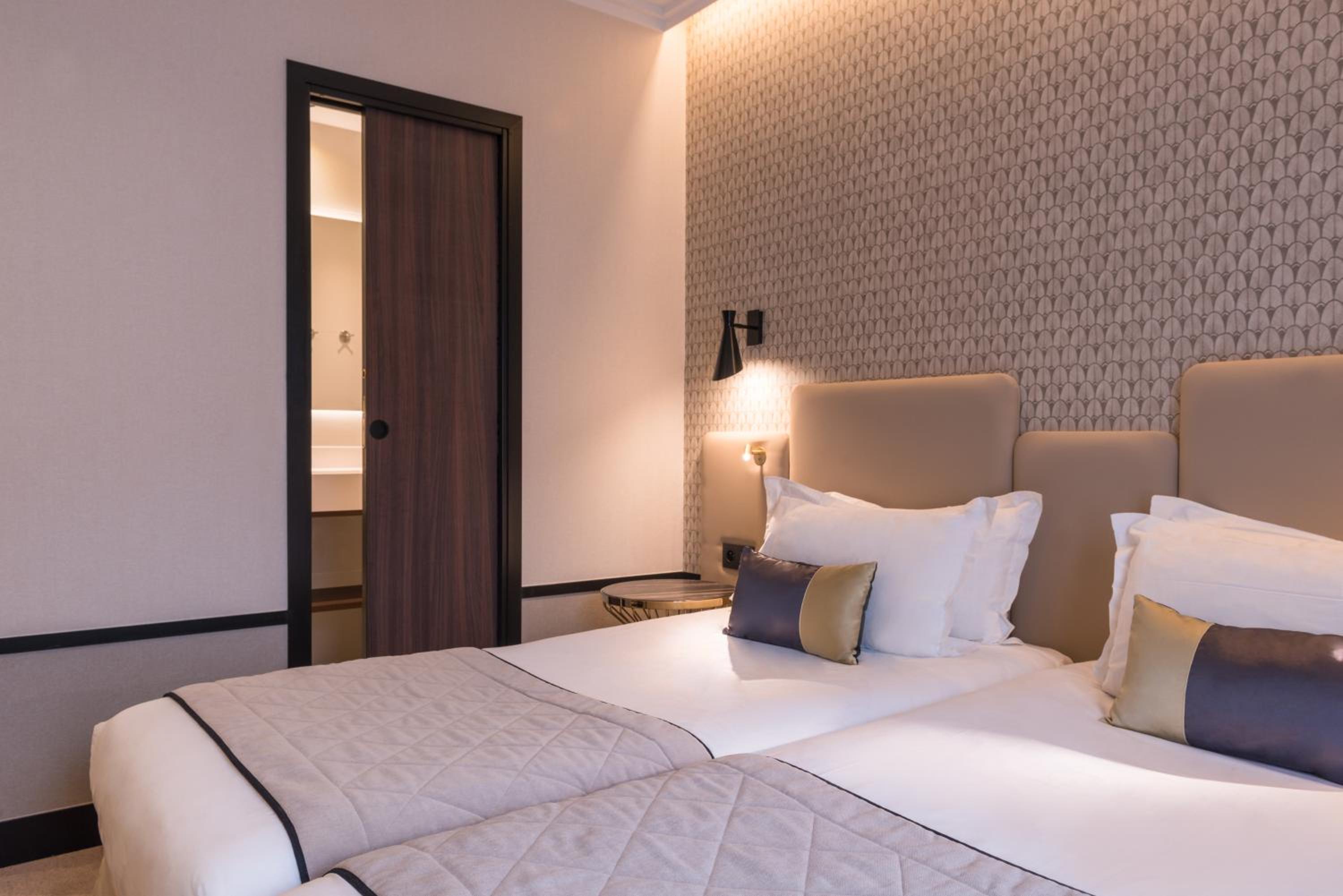Standard Twin Room - Photo 8