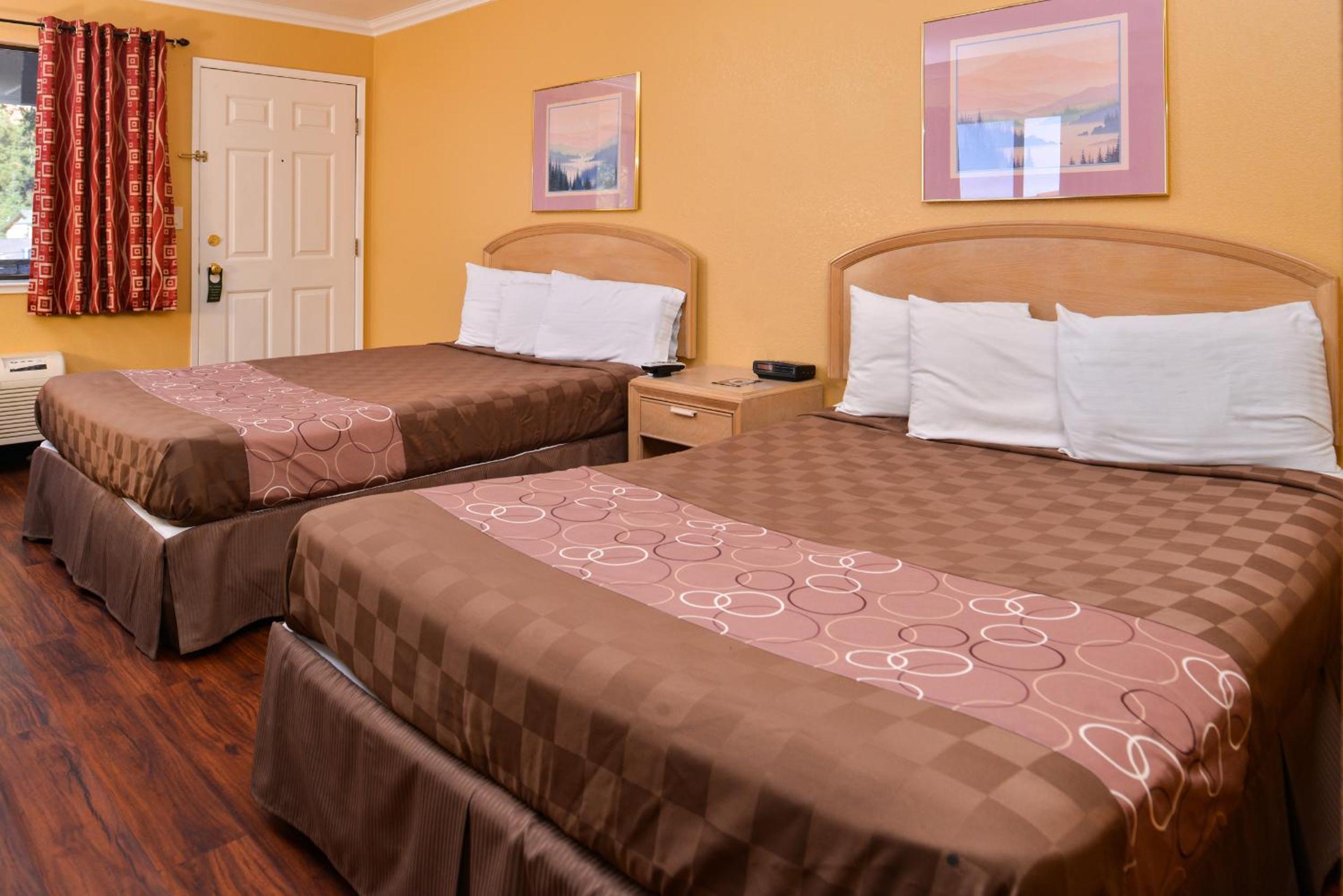 Queen Room with Two Queen Beds - Photo 6