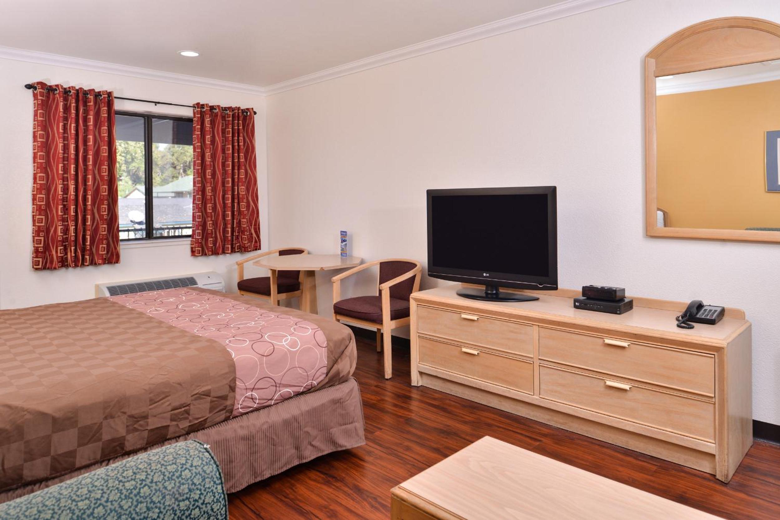 One Bedroom King Suite with Sofa Bed - Photo 2
