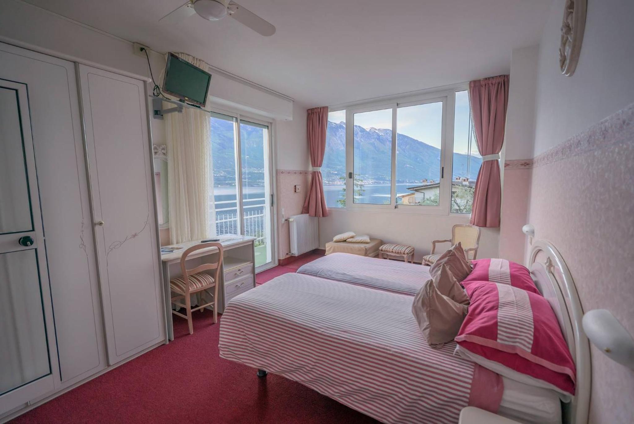 Superior Twin Room with Sea View photo 1
