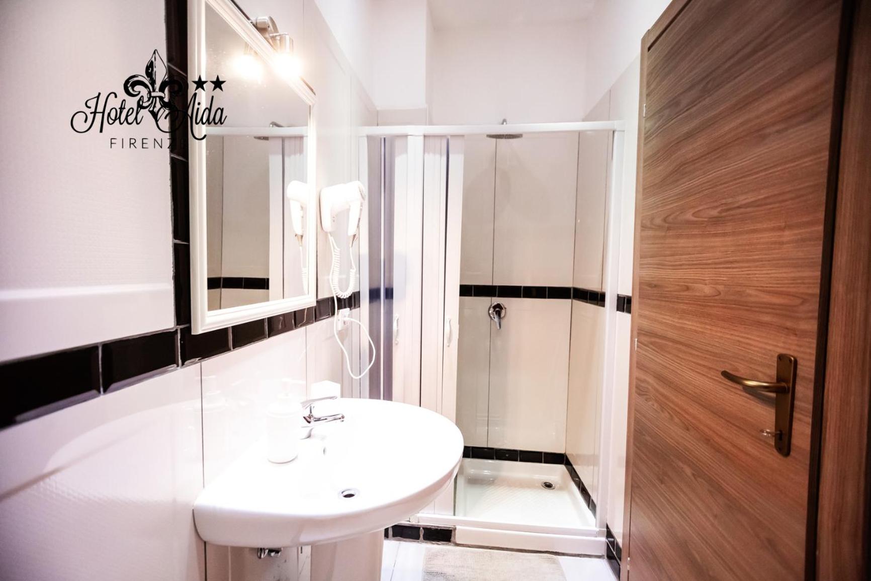 Economy Double Room with Private Bathroom photo 3
