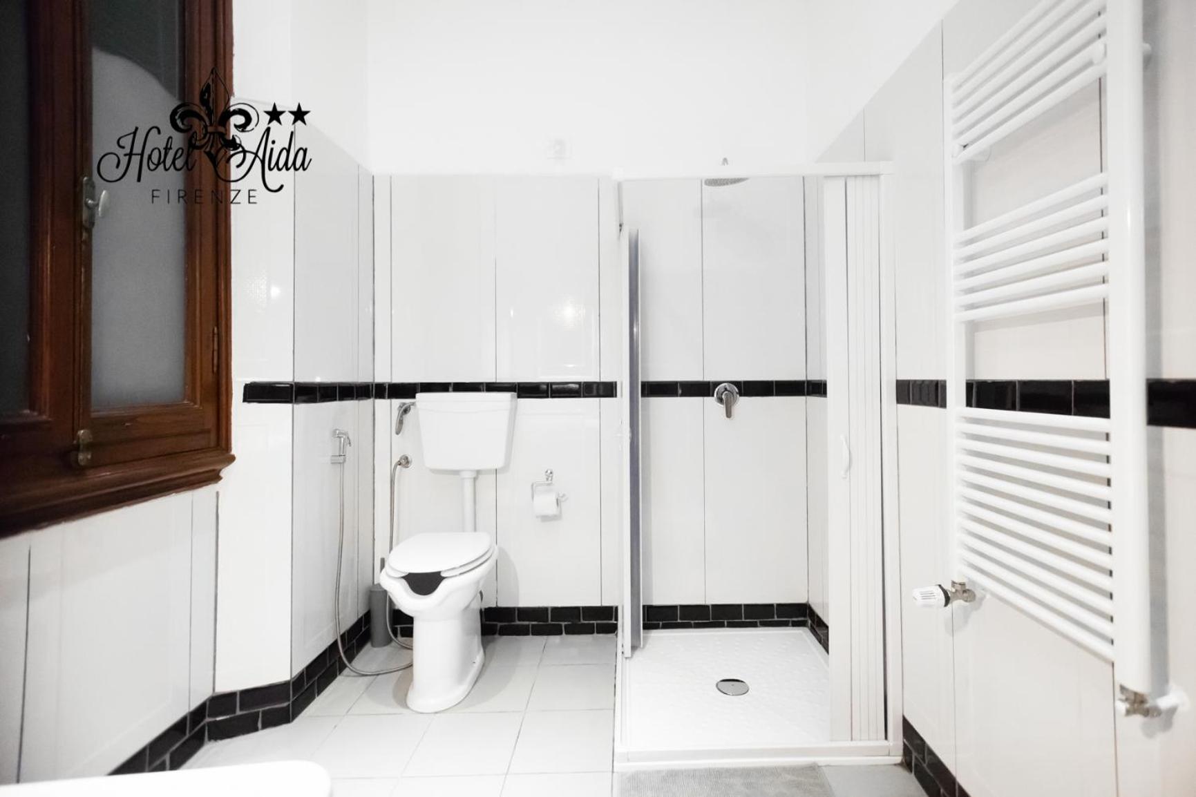 Quadruple Room with Private Bathroom photo 3