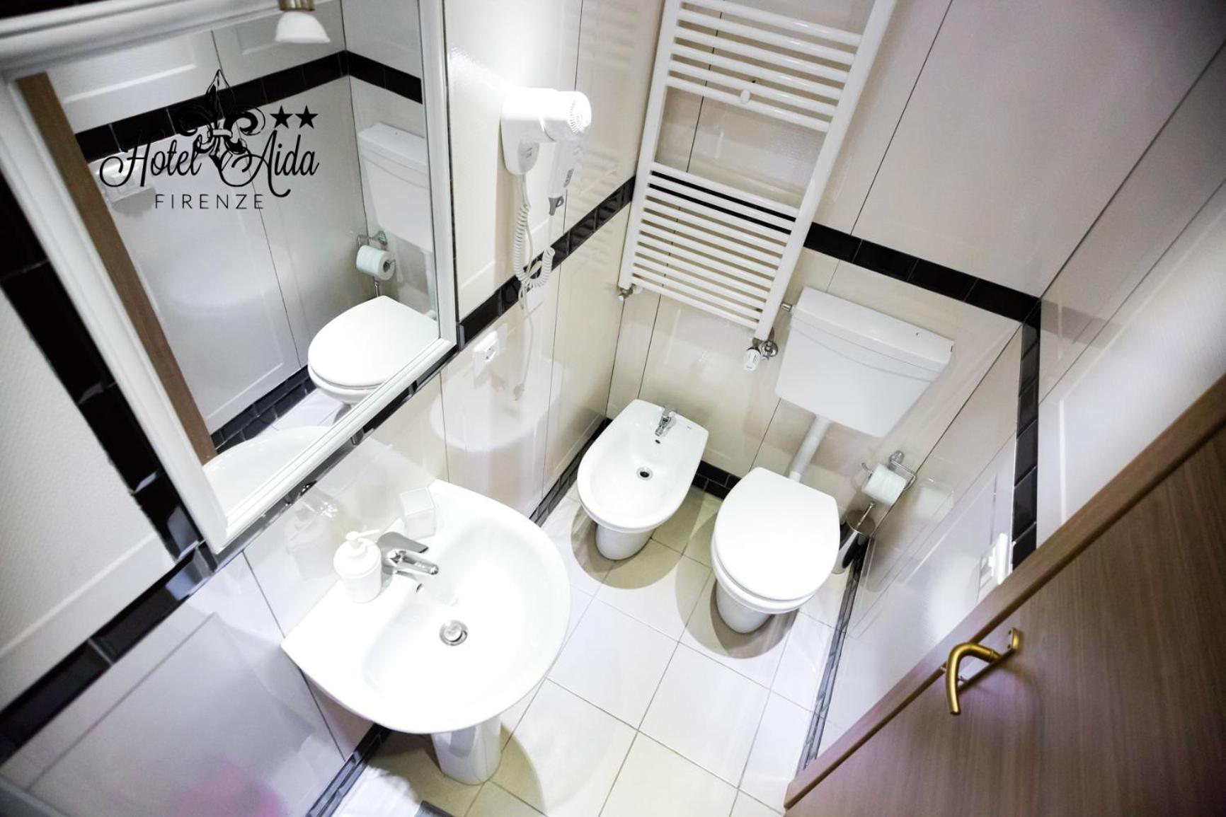 Double or Twin Room with Private Bathroom photo 2