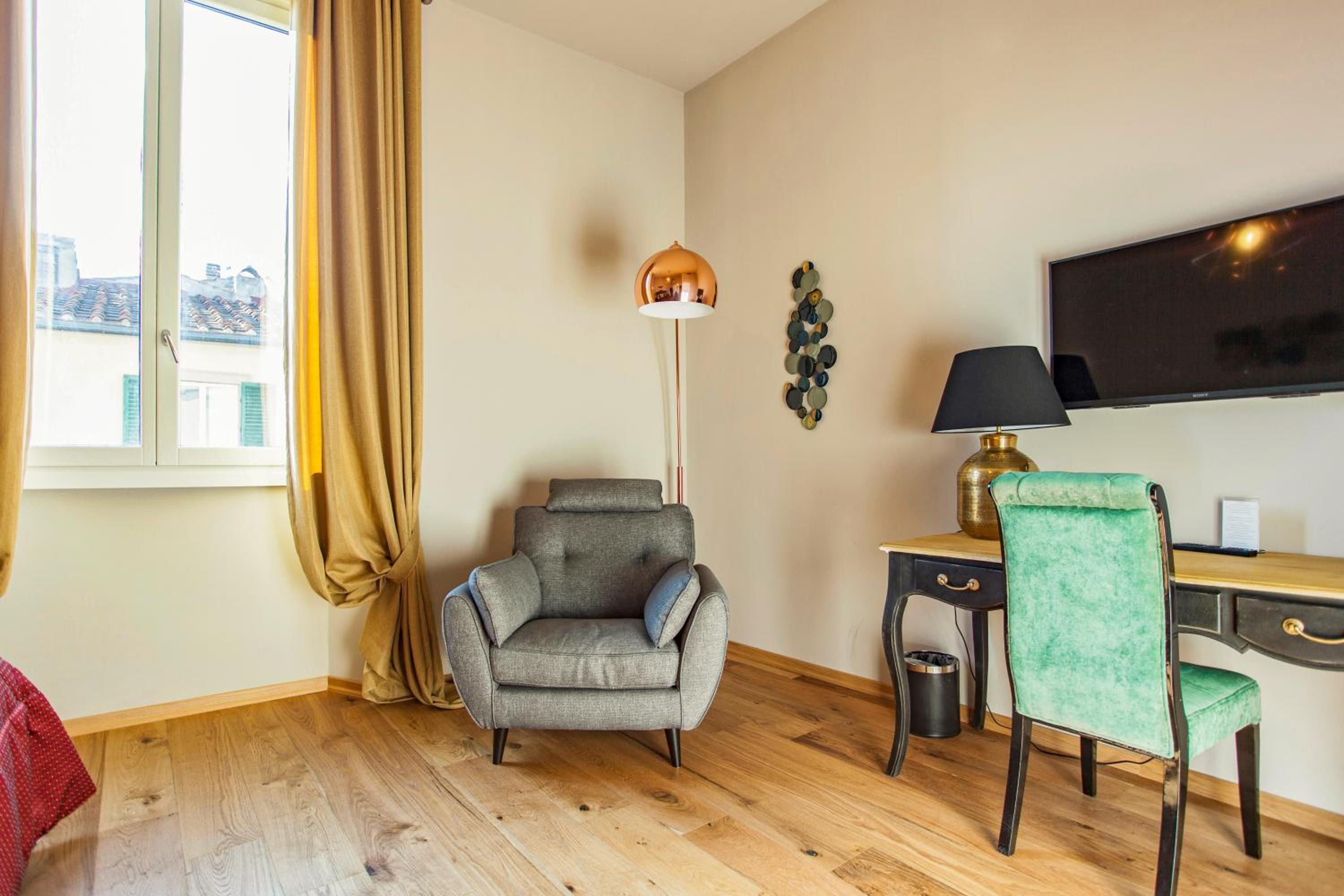 Deluxe Double or Twin Room with City View photo 2