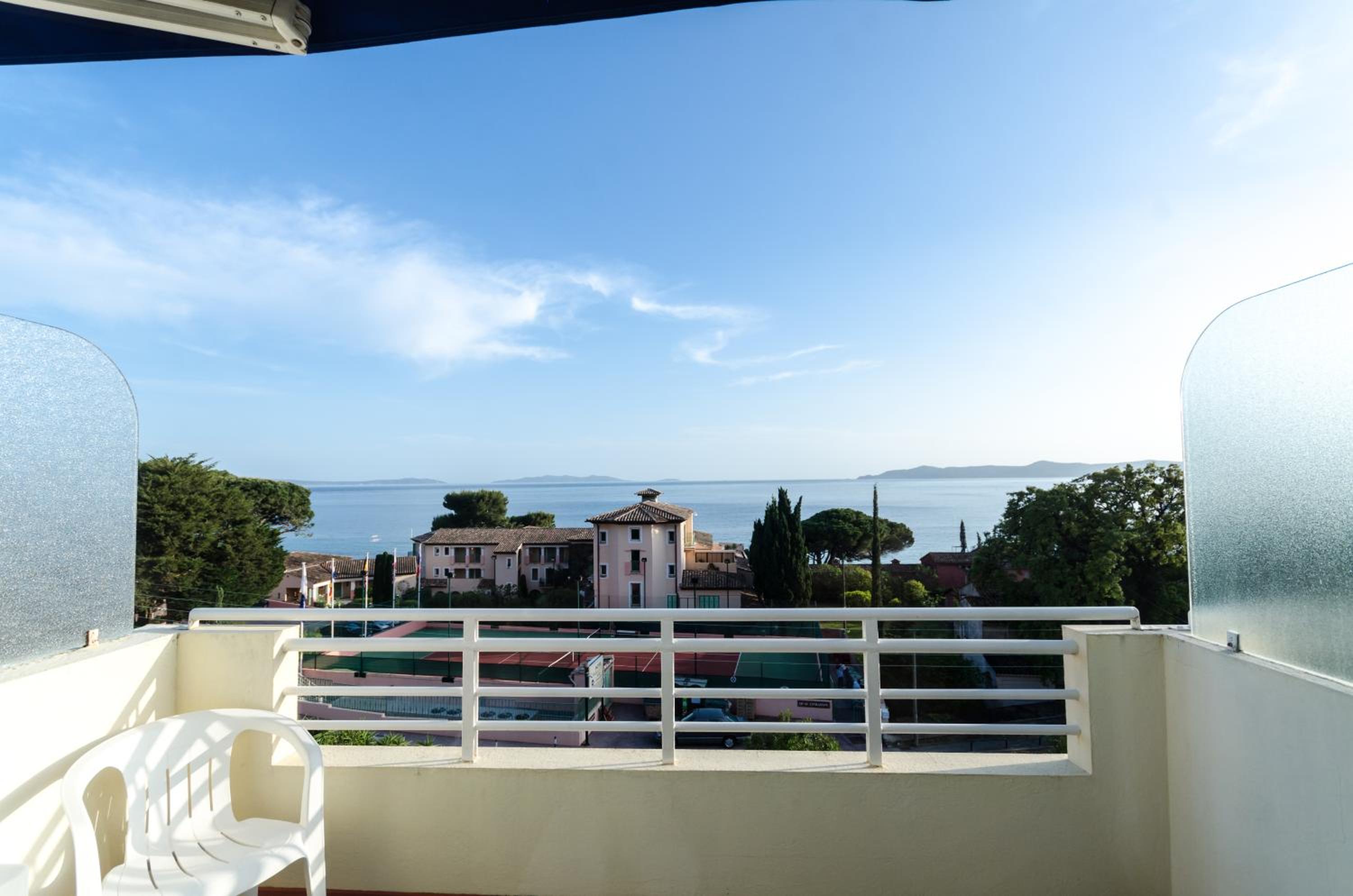 Triple Room with Partial Sea View and Balcony - Photo 5