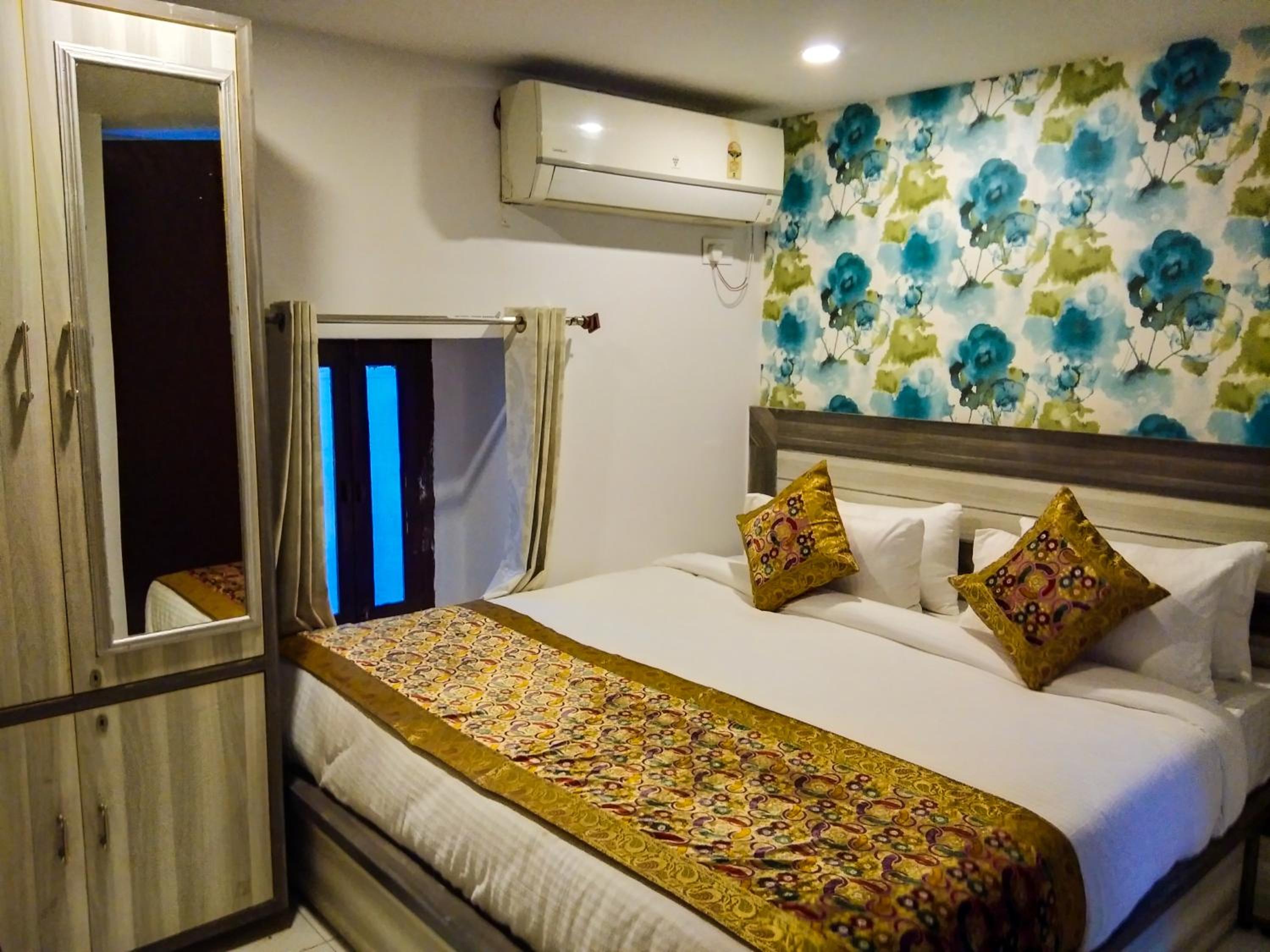 Budget Double Room photo 3