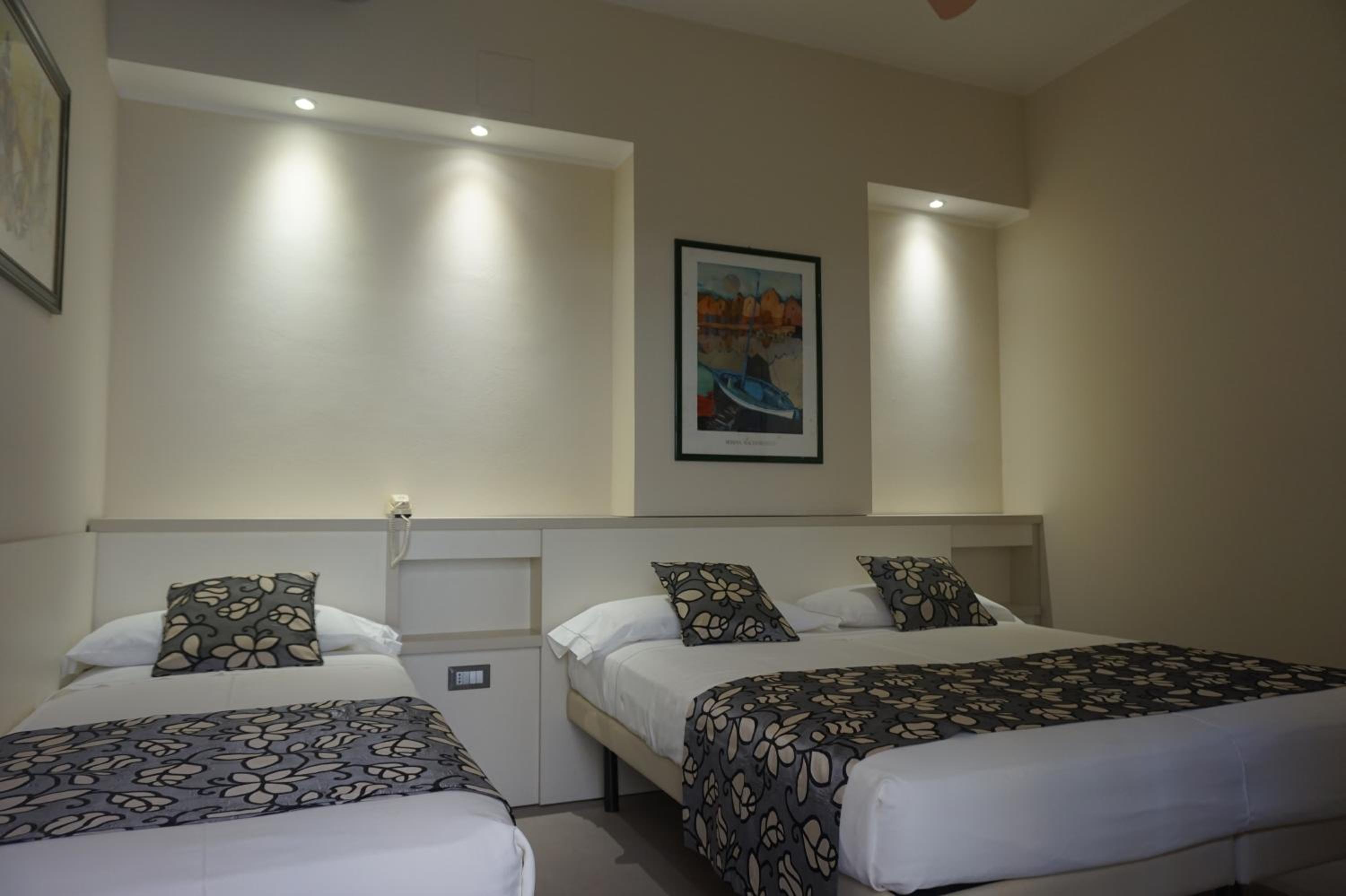 Double or Twin Room photo 3